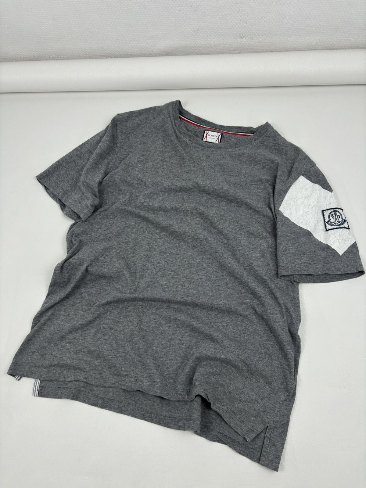 Moncler Gamme Bleu THOM BROWNE GAMME BLEU MAGLIA Big Patch Gray Italy Short Sleeve T-Shirt Size US M / EU 48-50 / 2 - 5 Thumbnail