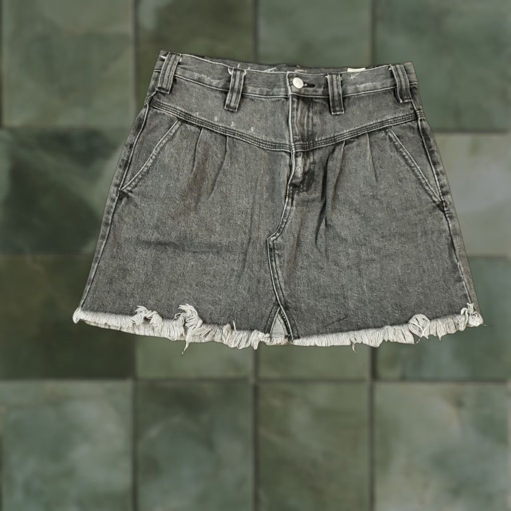 We The Free High Waisted Gray Denim Skirt Women's Size 26 Short Mini Casual
