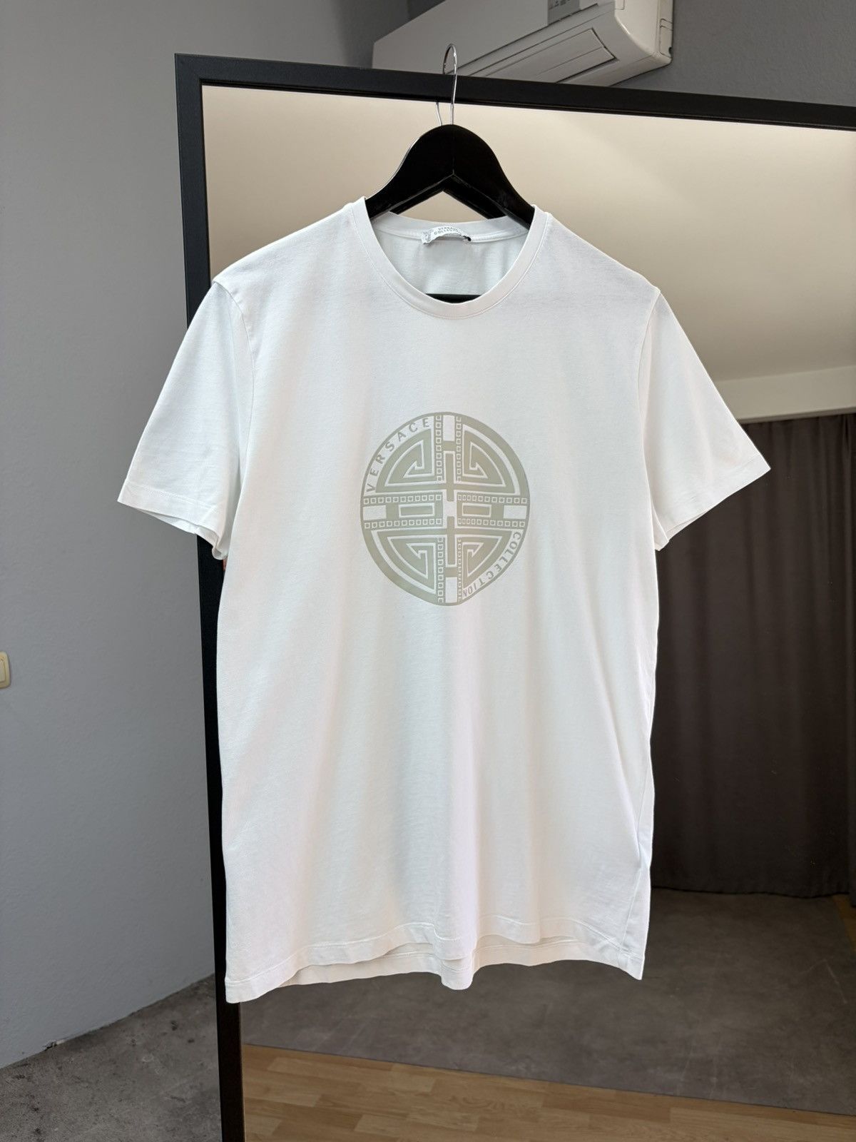 Versace Versace Medusa Logo T-Shirt White Minimal Luxury Vintage Tee Size US M / EU 48-50 / 2 - 1 Thumbnail