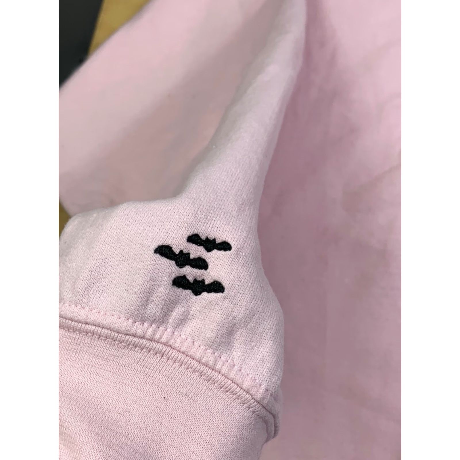 Vintage Hello Kitty Sweatshirt Women 2XL Pink Mummy Halloween Embroidered Pullover 12037 Size XXL / US 16-18 / IT 52-54 - 4 Thumbnail
