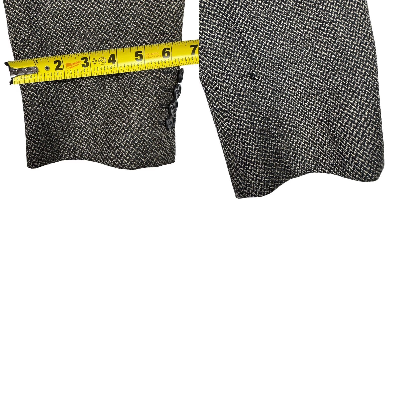 Corneliani Corneliani Men's Blazer 100% Wool Tweed Gray Herringbone Italy 42R 2-Button Size 42R - 9 Thumbnail