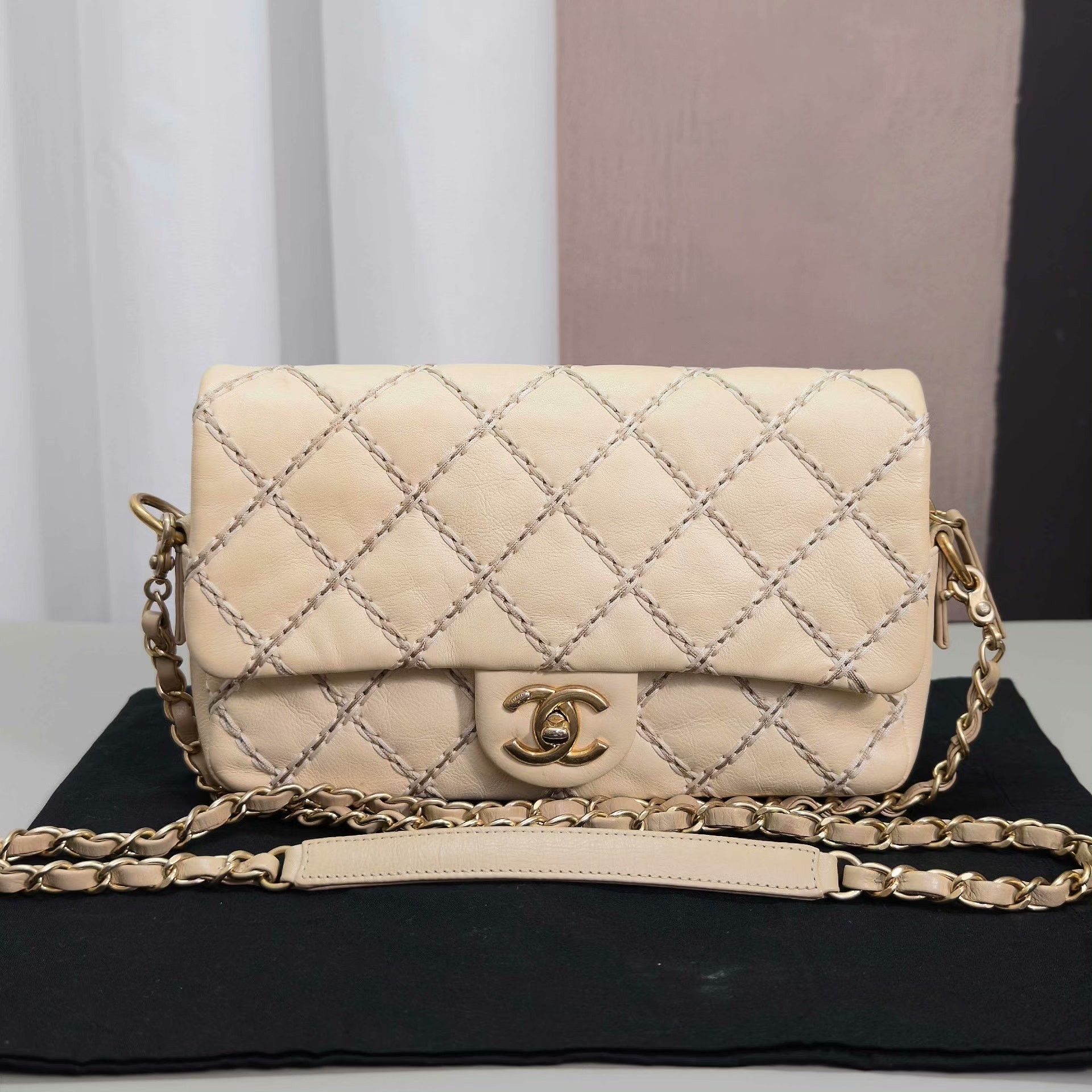 Chanel Pre-loved Bag Very good condition Size ONE SIZE - 1 Thumbnail