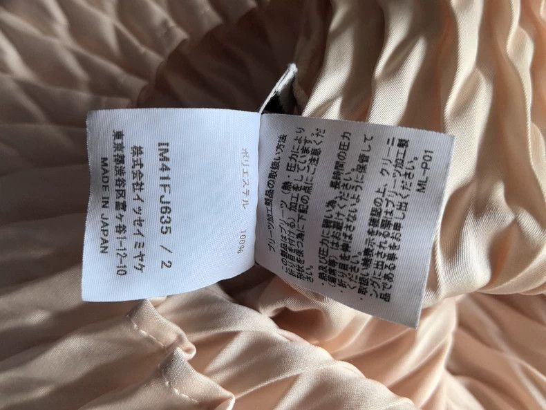Issey Miyake Issey Miyake size:2 Pink big fish-scale top with short sle Size XS / US 0-2 / IT 36-38 - 2 Thumbnail