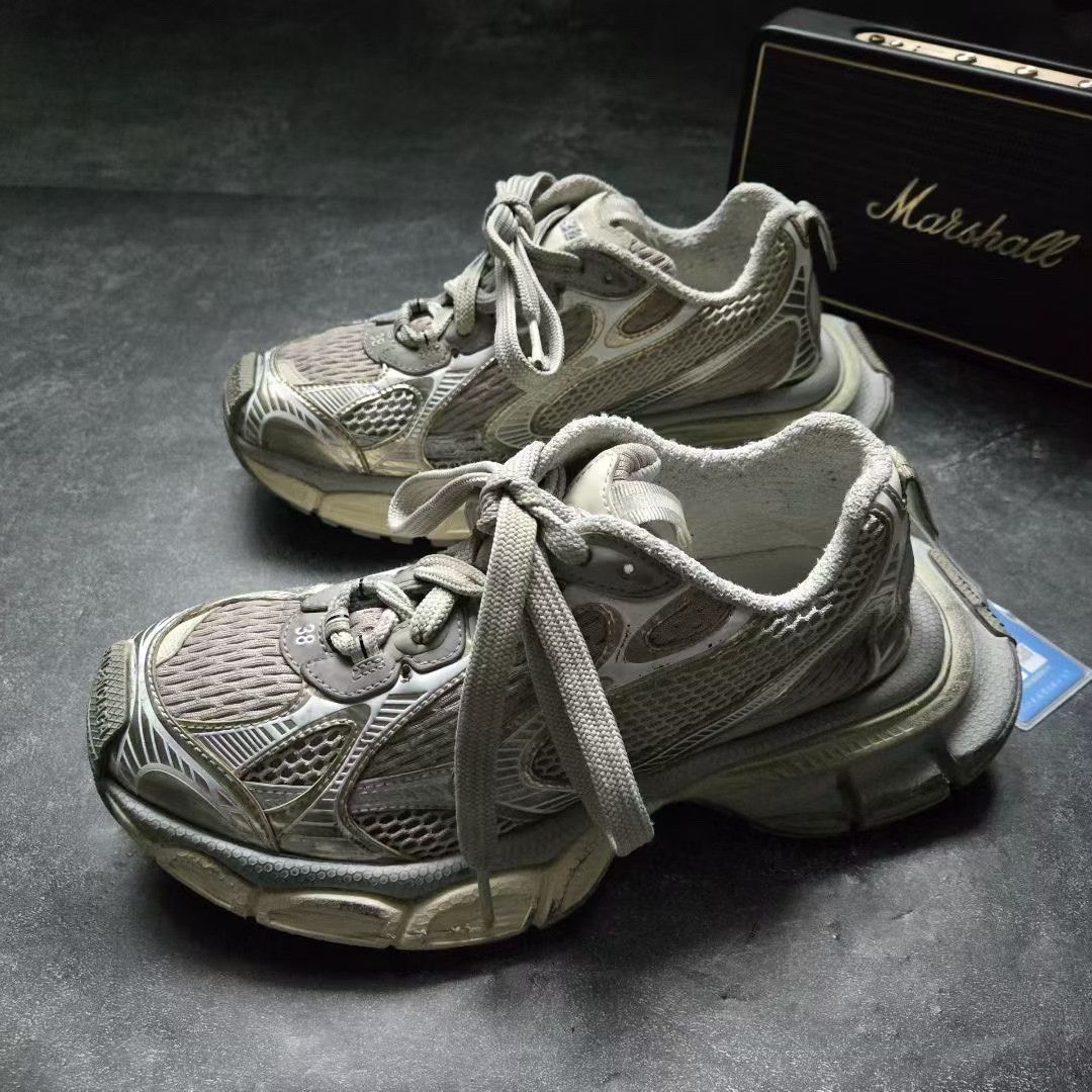 Balenciaga Balenciaga Beige Lowtop Sneakers XXXL Women Size US 8 / IT 38 - 1 Thumbnail