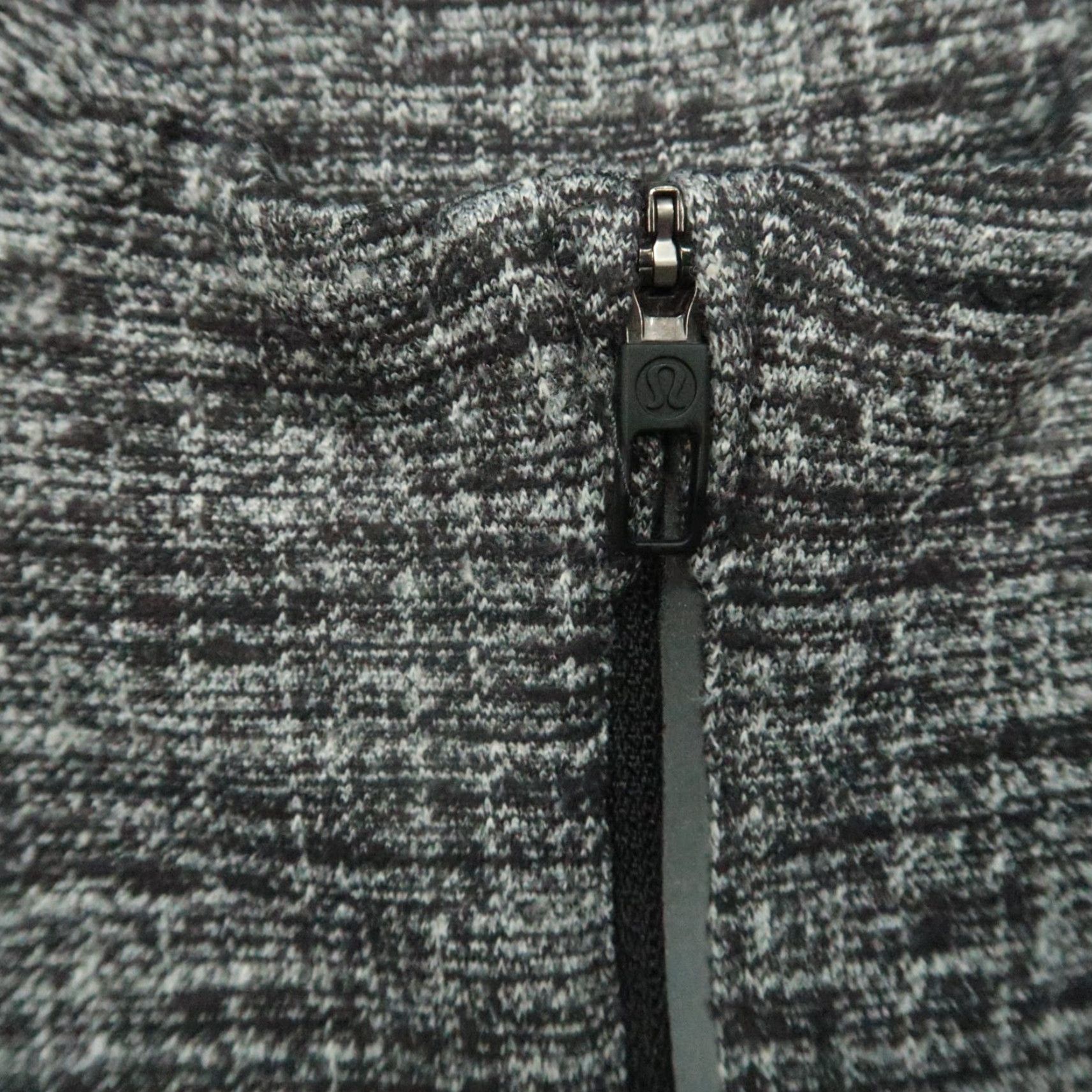 Lululemon Lululemon Pullover Men Large Gray Black Surge Warm Half Zip Training Performance Size US L / EU 52-54 / 3 - 3 Thumbnail