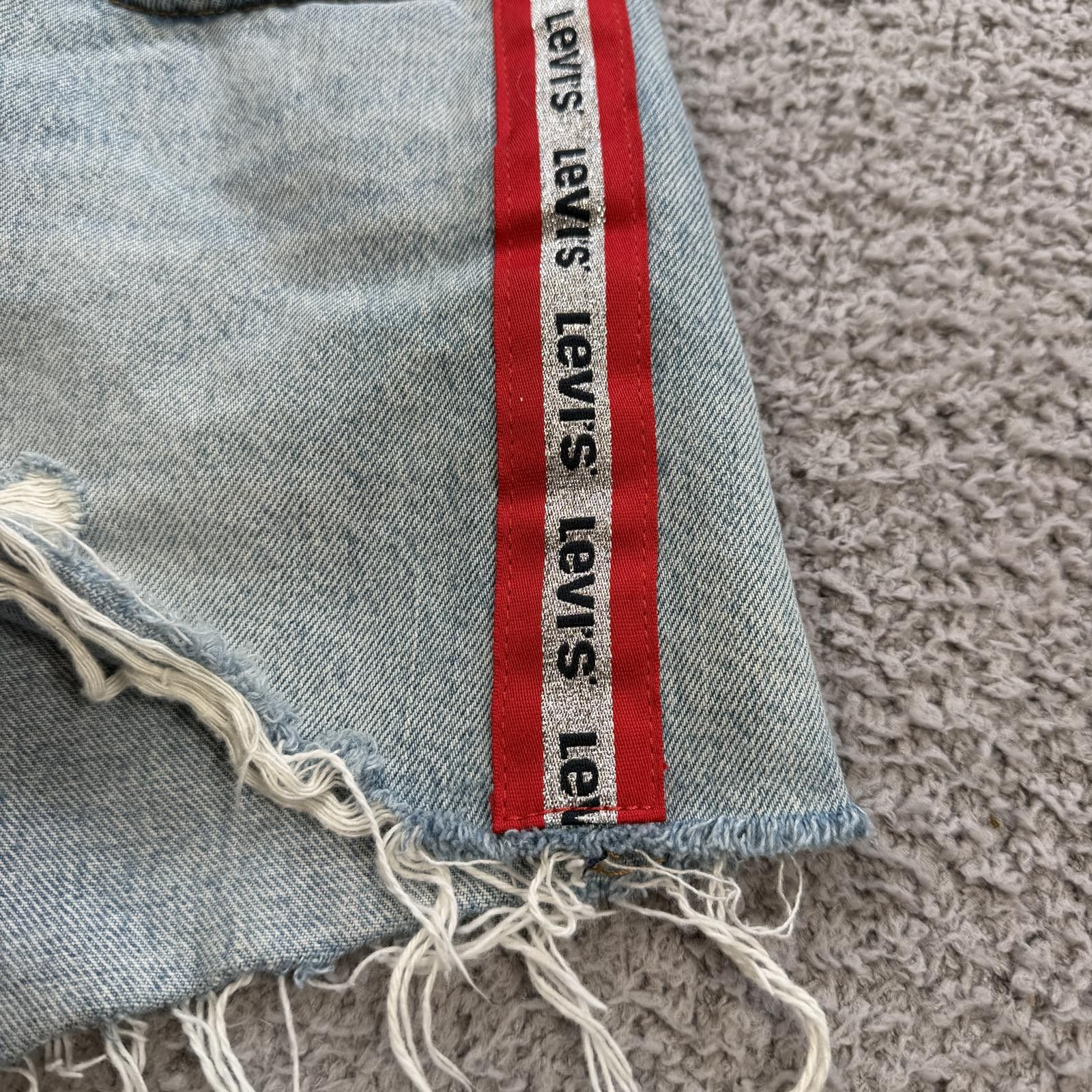 Levi's Levi's 501 Denim Cut Off Shorts Red Logo Tape Distressed W30 Size 30" / US 8 / IT 44 - 8 Thumbnail