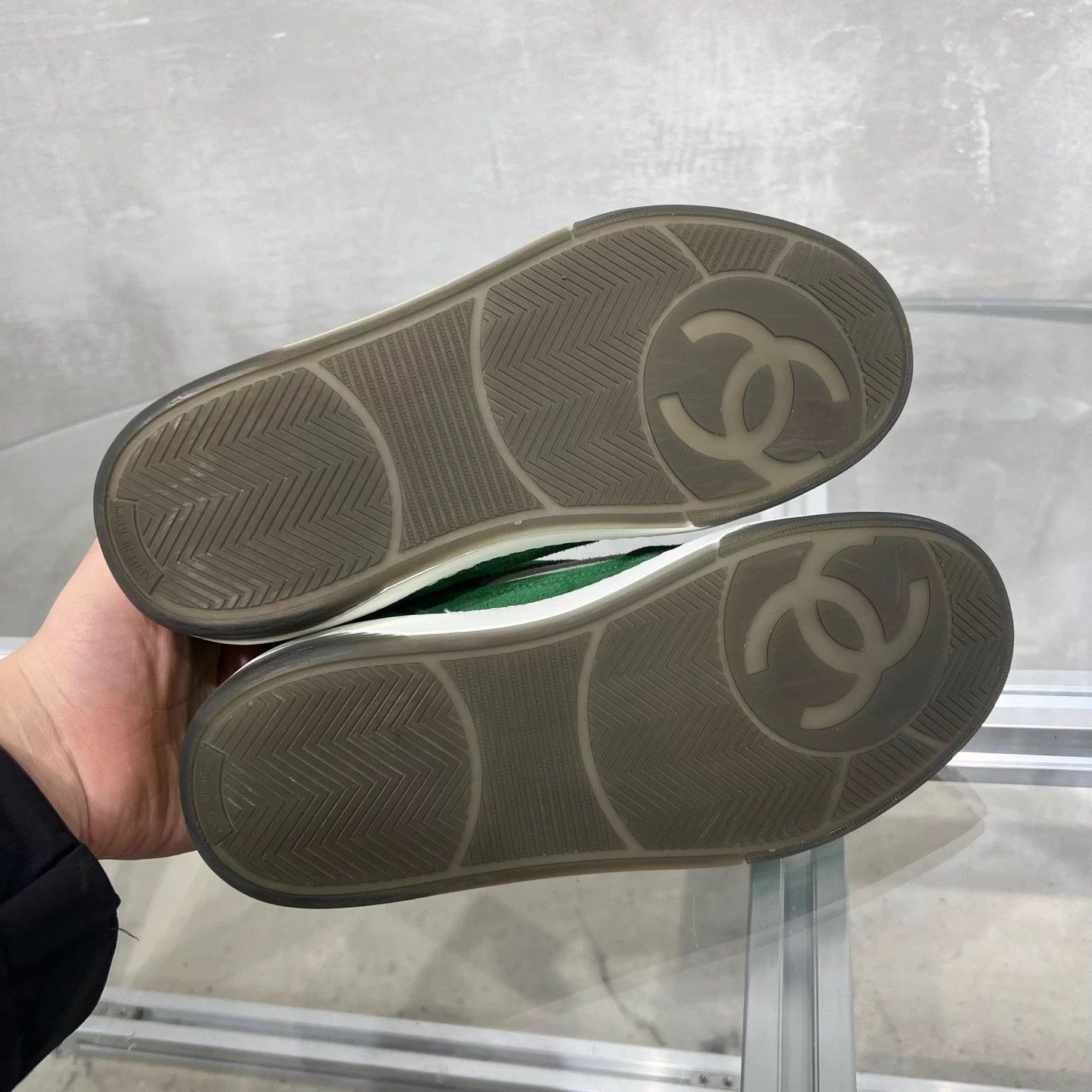 Chanel Chanel 23P White Green Suede Sneakers EU35 Size US 4 / IT 34 - 7 Thumbnail