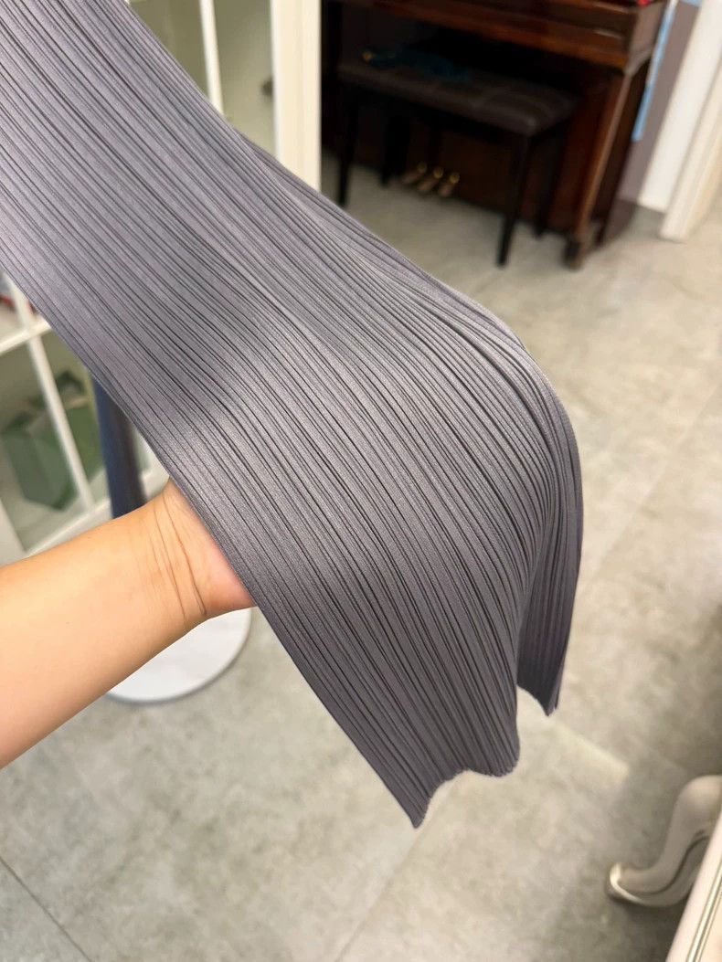 Issey Miyake Issey Miyake size:2 Dark grey pleated straight-leg pants Size 31" - 2 Thumbnail