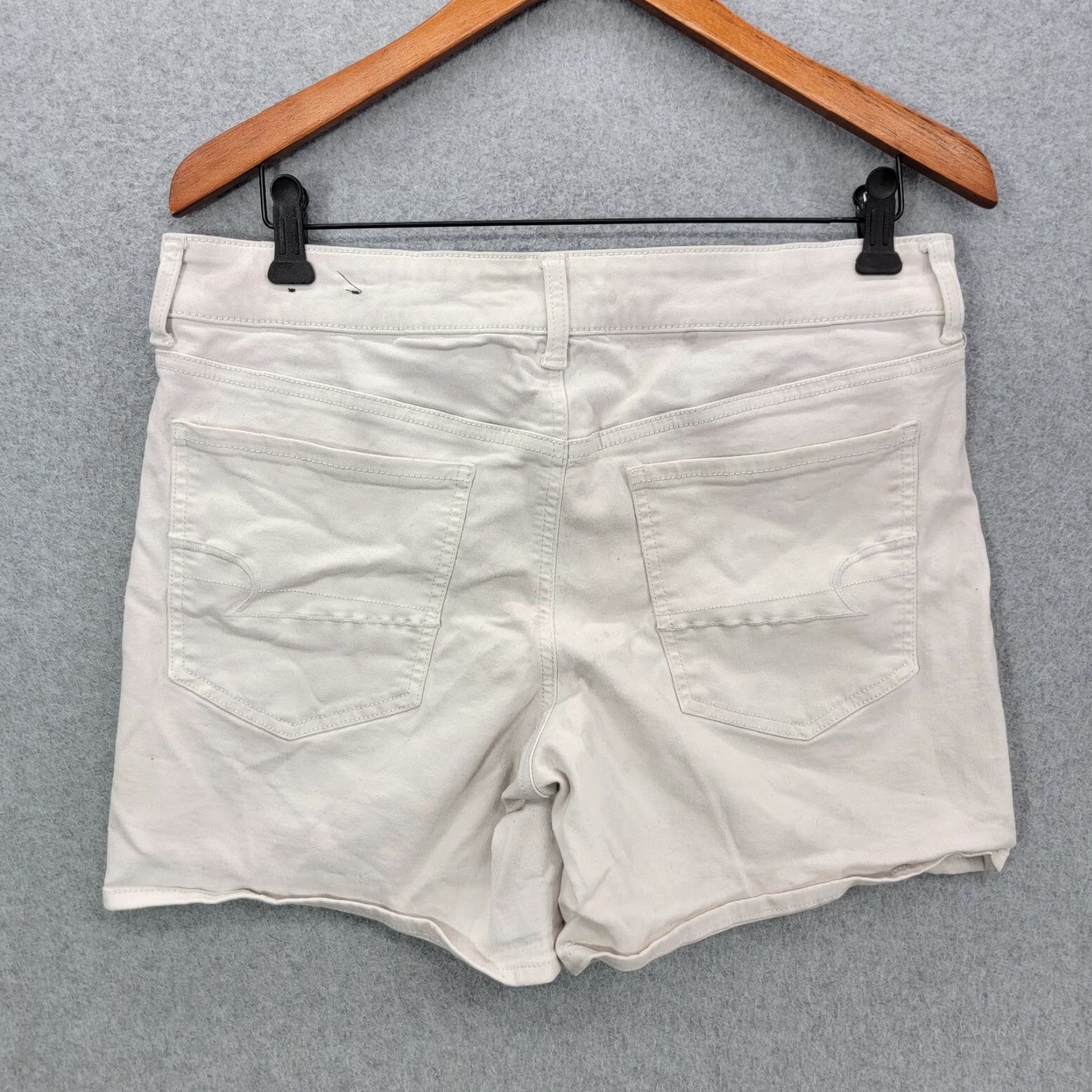 American Eagle Outfitters American Eagle Outfitters Shorts Twill Midi white AEO Super Stretch Casual Chino Women size 14 Regular Size 36" / US 14 / IT 50 - 5 Thumbnail