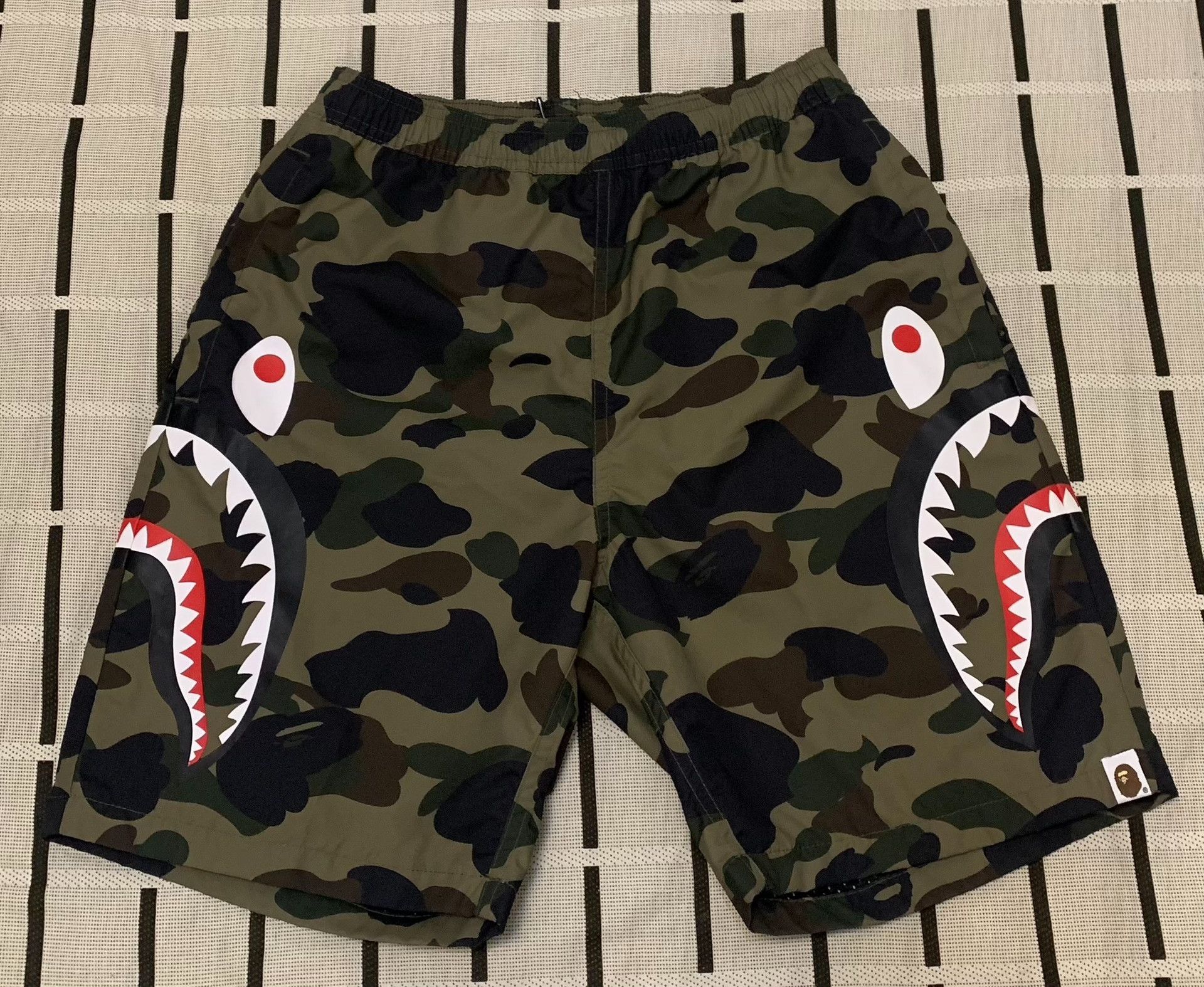 Bape Bape Shark Camo Green Shorts S Men Size US 30 / EU 46 - 1 Thumbnail