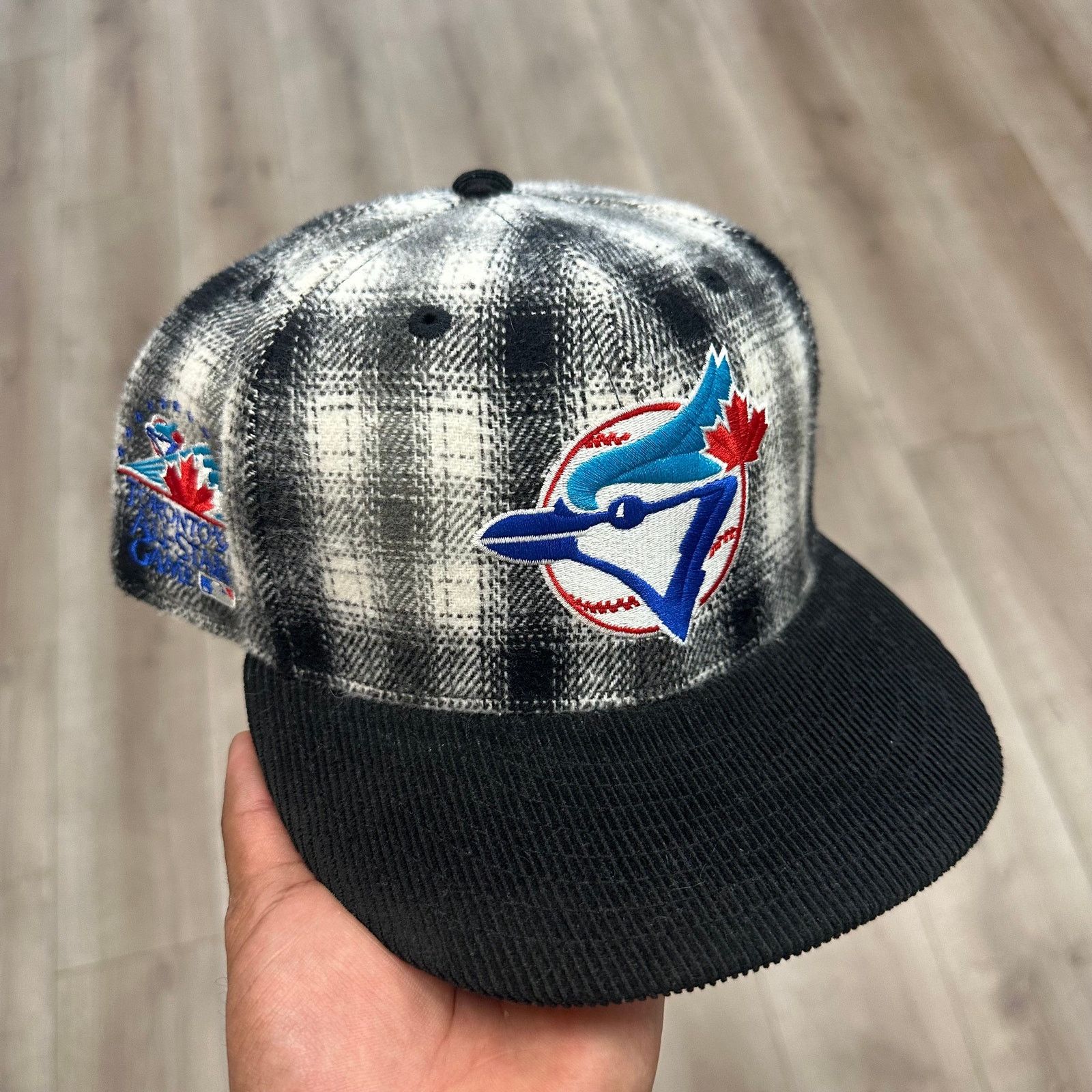 New Era Toronto Blue Jays Plaid Corduroy Fitted Hat Cap Size 7 5/8 Size ONE SIZE - 1 Thumbnail