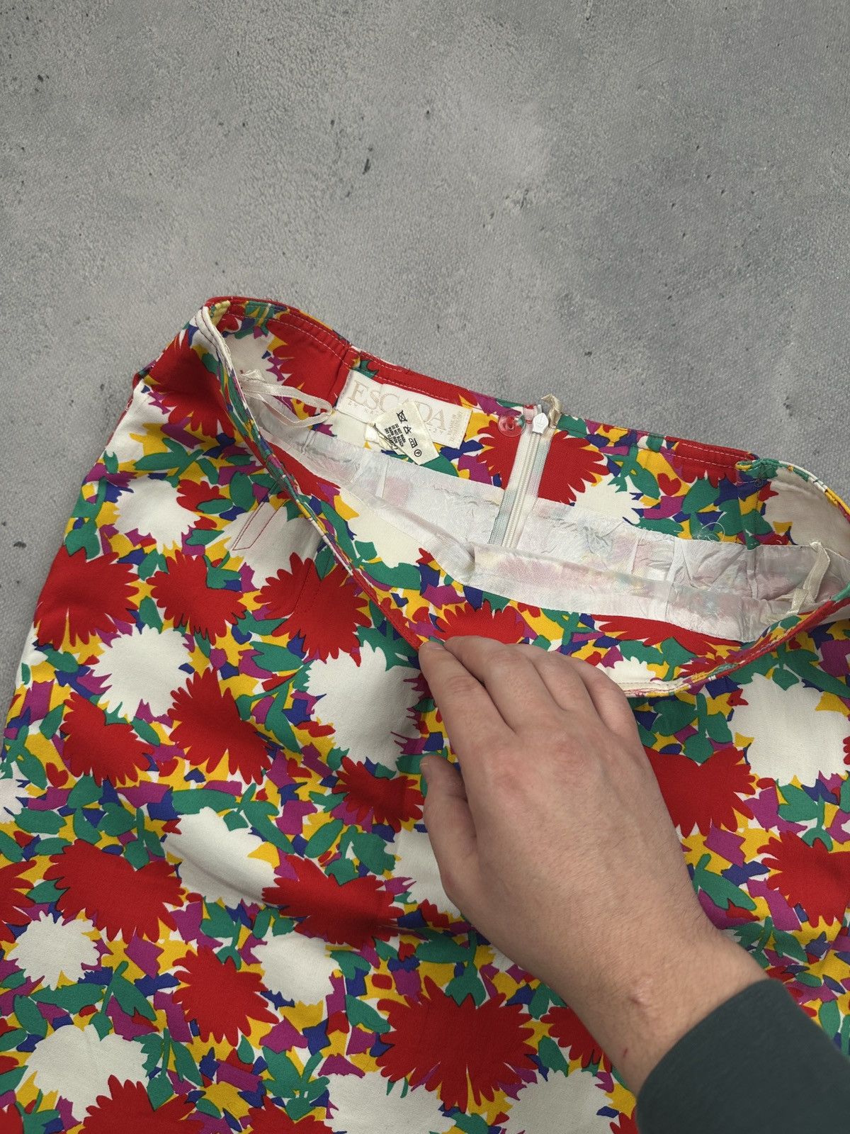 Escada Vintage Escada by Margaretha Floral Print Cotton Mini Skirt Size 32" / US 10 / IT 46 - 5 Thumbnail