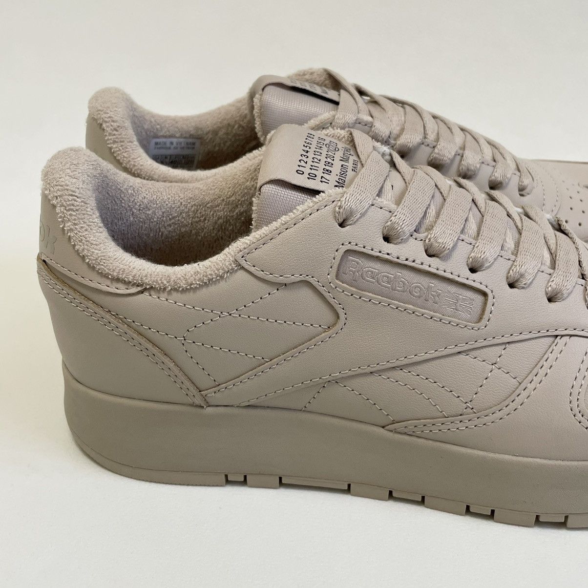Maison Margiela × Reebok Beige Leather ‘Project 0 CL’ Tabi Sneakers Size US 10 / IT 40 - 4 Thumbnail