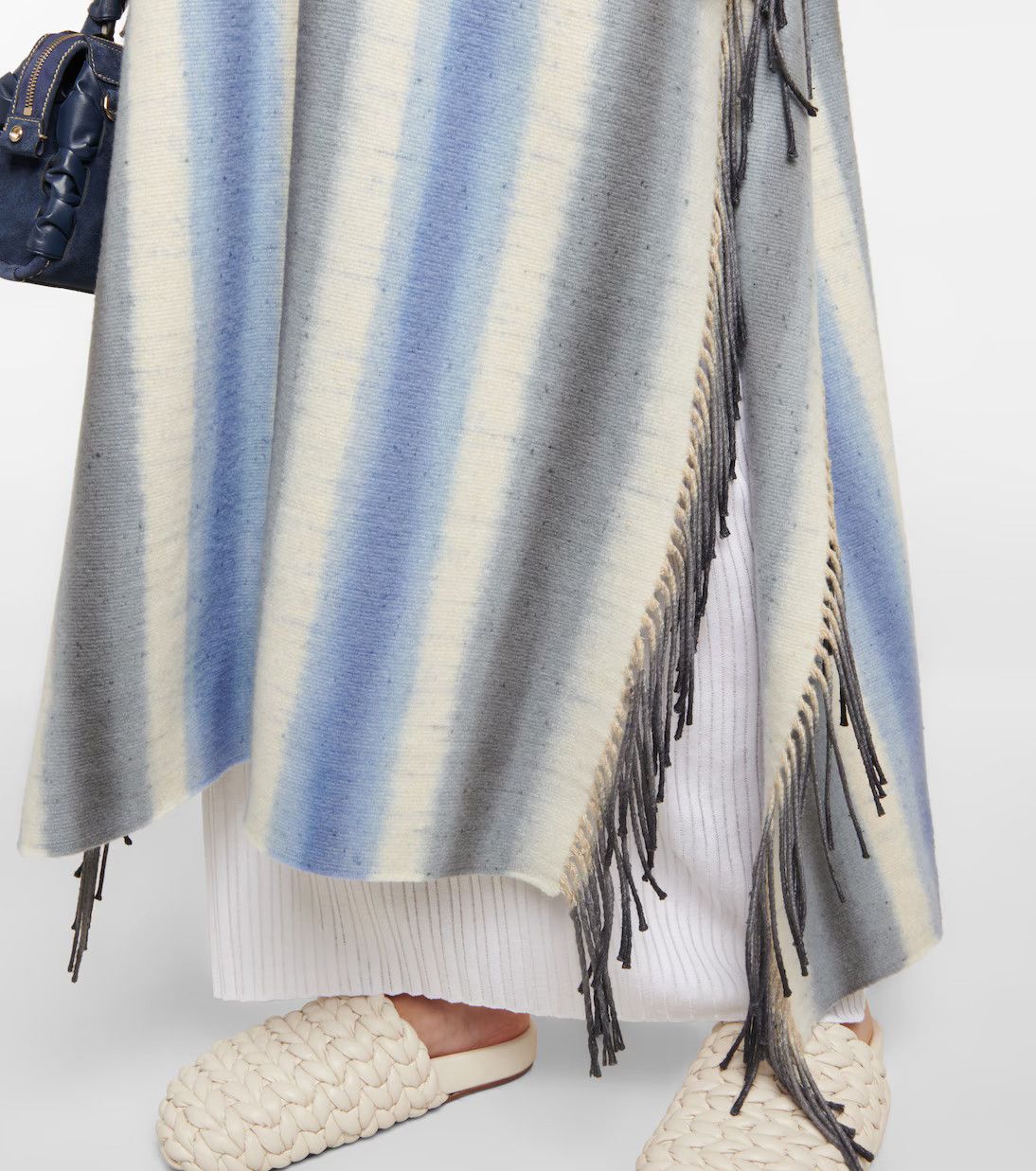 Chloe o1y0825 Size : OS / V-neck Cloak in Multicolor Size ONE SIZE - 2 Thumbnail