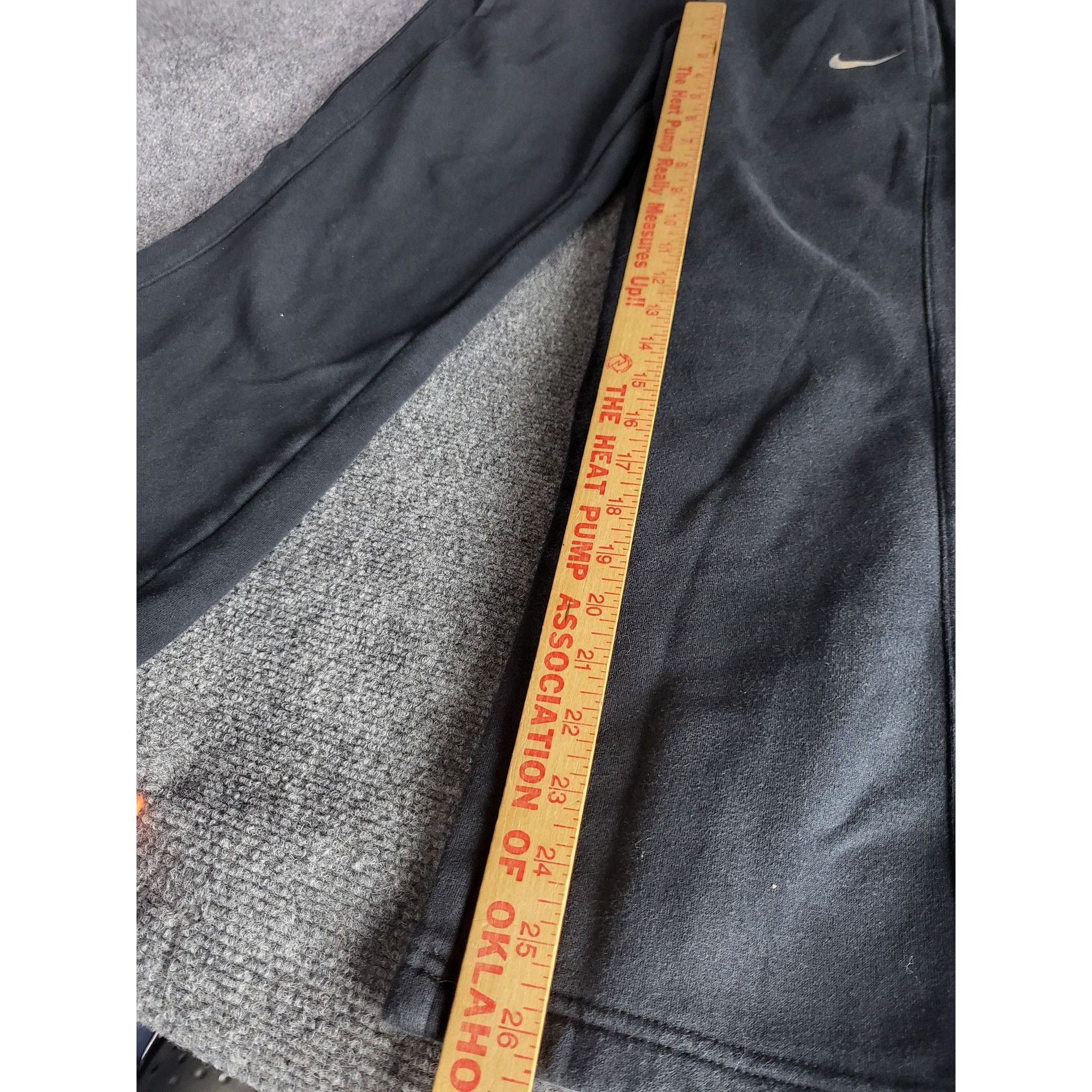 Nike Nike Ankle Crop Sweatpants Women Sz M Black Pockets Logo Cas Size 28" / US 6 / IT 42 - 3 Thumbnail