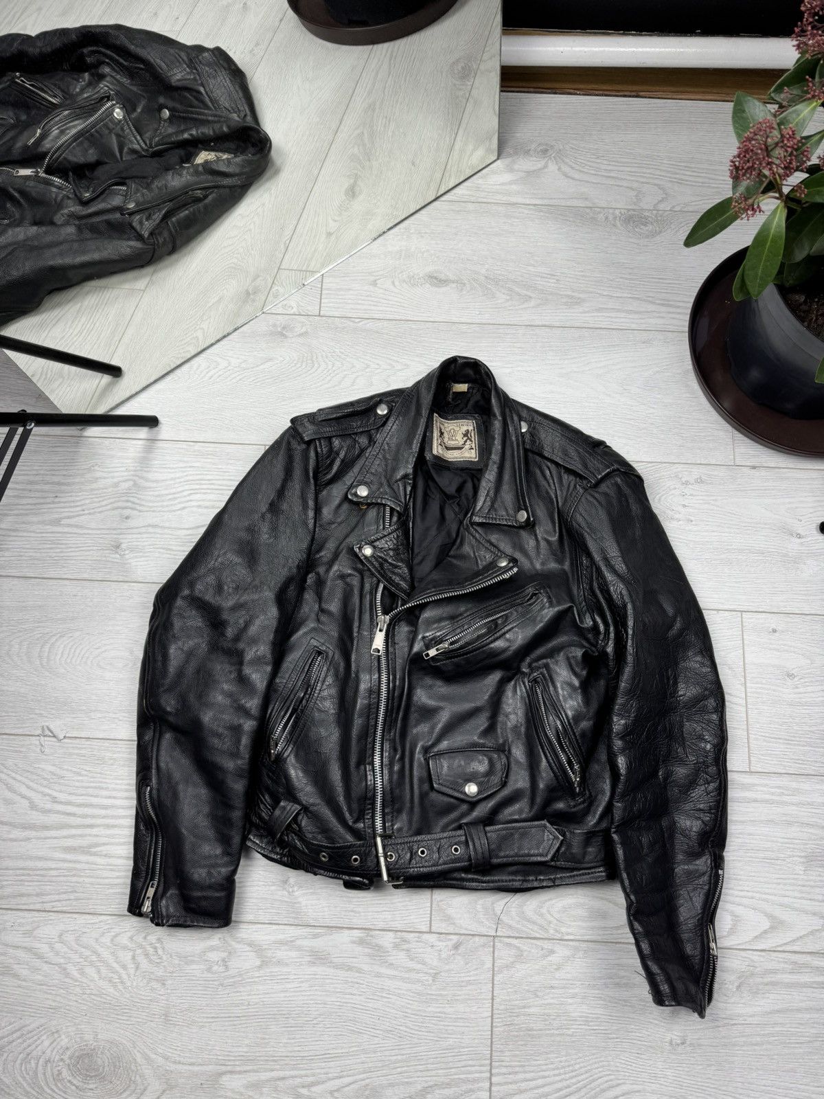 Genuine Leather Vintage distressed Black ramones biker leather jacket Size US S / EU 44-46 / 1 - 1 Thumbnail