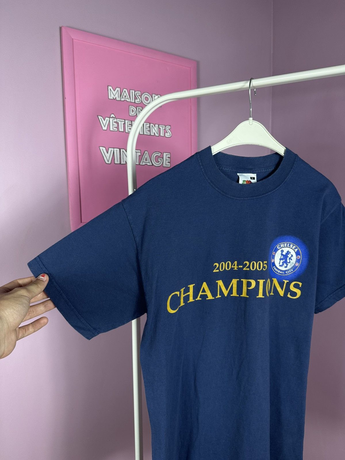 Fruit Of The Loom Chelsea FC Champions 2004 Tee Vintage TShirt Football Jersey Size US S / EU 44-46 / 1 - 5 Thumbnail