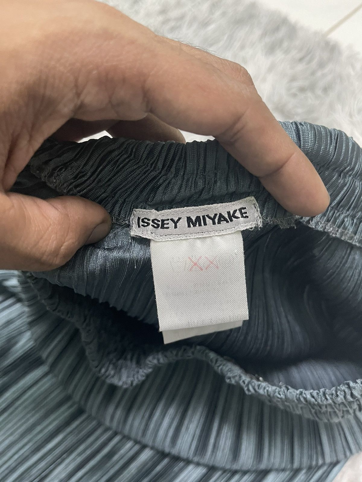 Issey Miyake 90s ISSEY MIYAKE PLEATED MIDI SKIRT RARE COLOUR Size 30" / US 8 / IT 44 - 6 Thumbnail