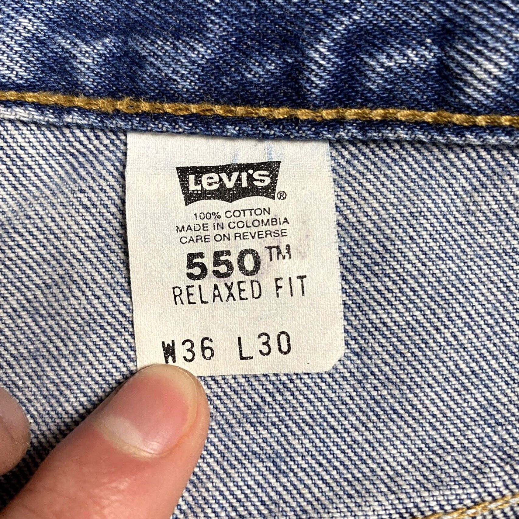 Levi's VINTAGE Levi's 550 Jeans Medium Wash Blue Relaxed Fit 36x30 90s Mens Size US 36 / EU 52 - 4 Thumbnail