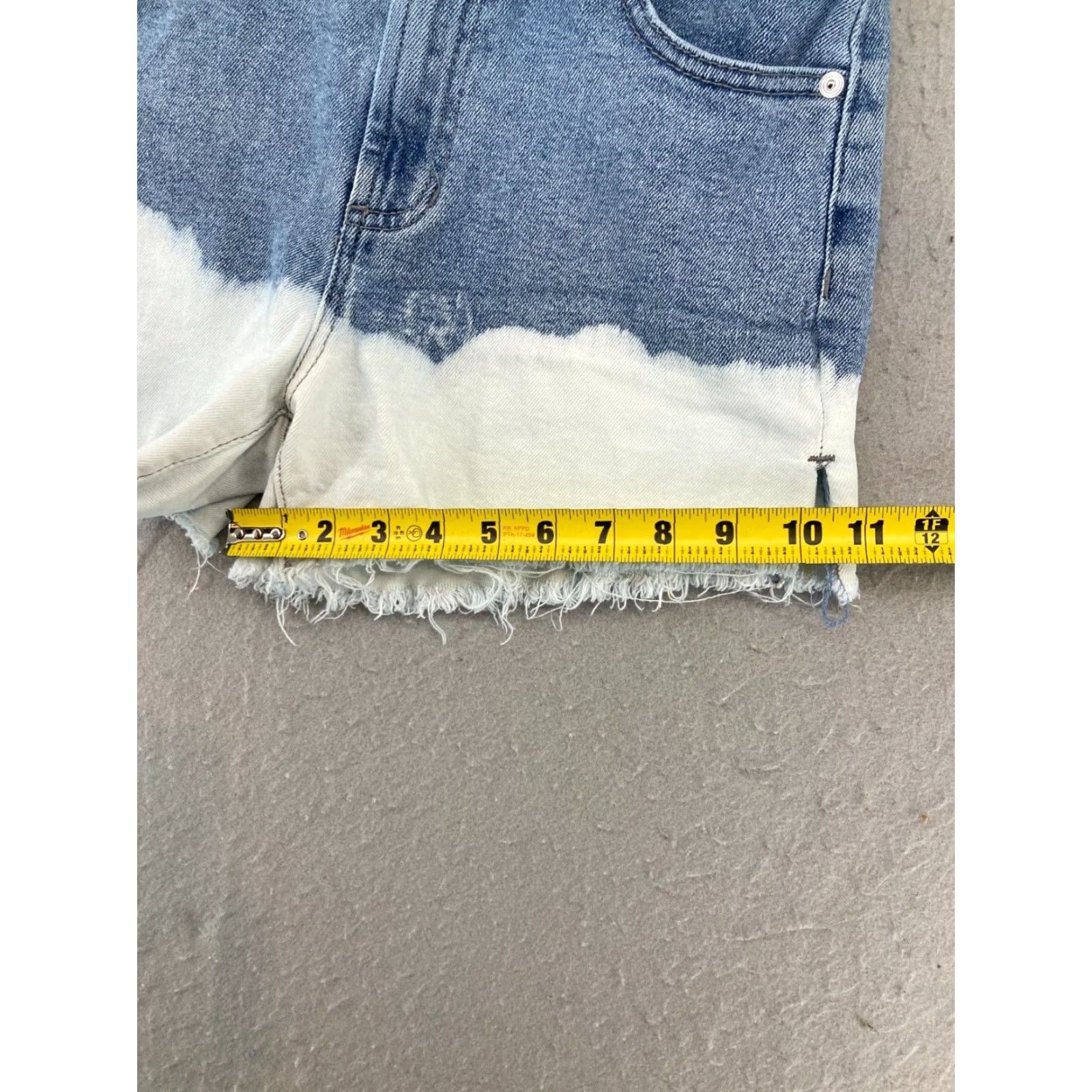 Vintage VINTAGE Altar'd State Women's Shorts 5/27 High Rise Raw Hem Denim Casual Summer Spring Fall Blue 27 Women Size 27" / US 4 / IT 40 - 6 Thumbnail