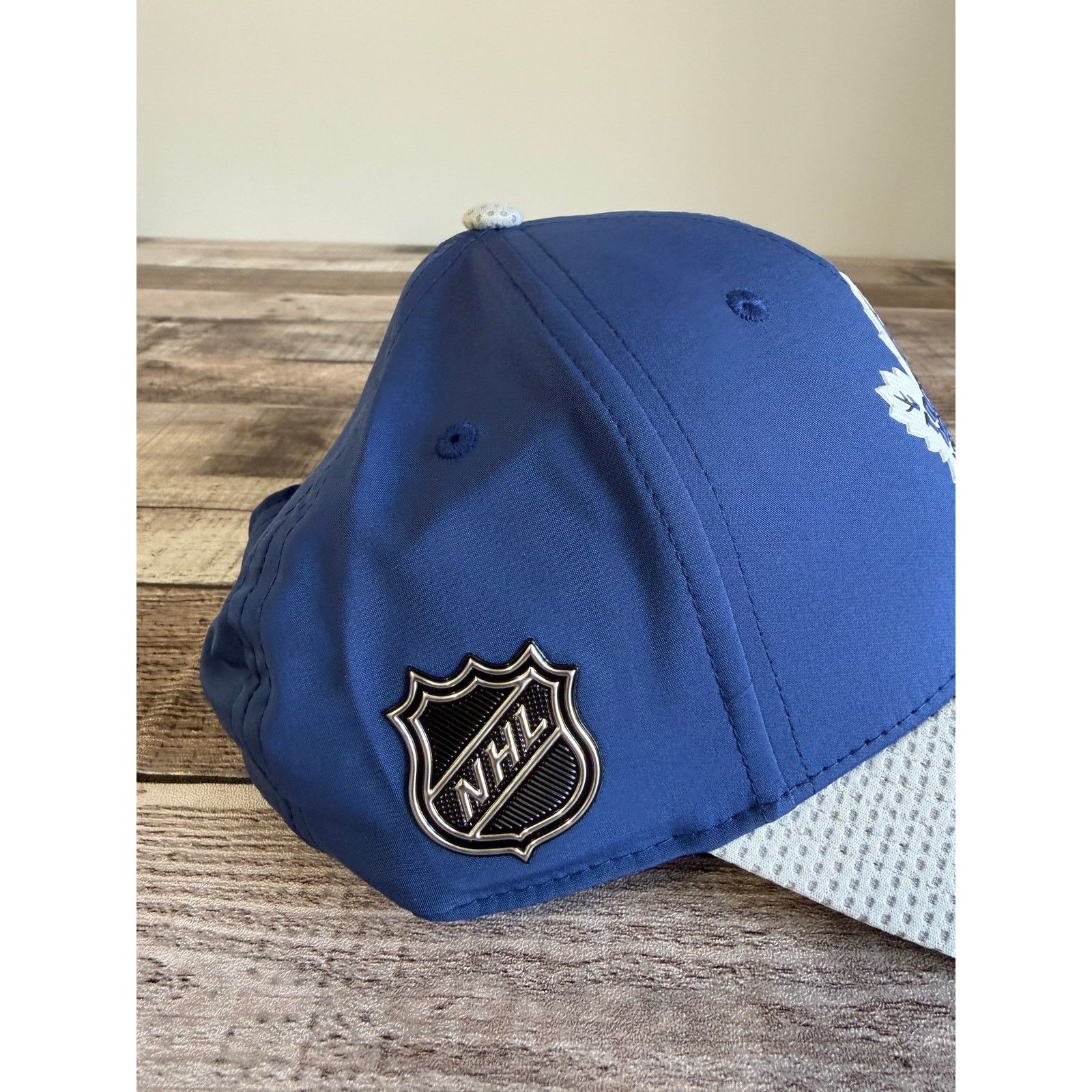 NHL NWT Toronto Maple Leafs Snapback Hat Size ONE SIZE - 7 Thumbnail