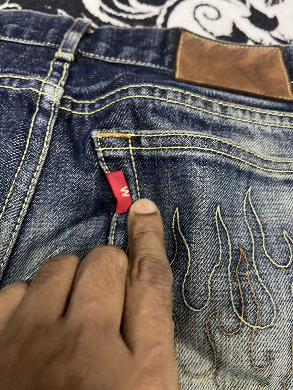 Beauty Beast 90s DRAGON JEANS FLAME POCKET SALVEDGE DISTRESSED Size US 28 / EU 44 - 19 Thumbnail