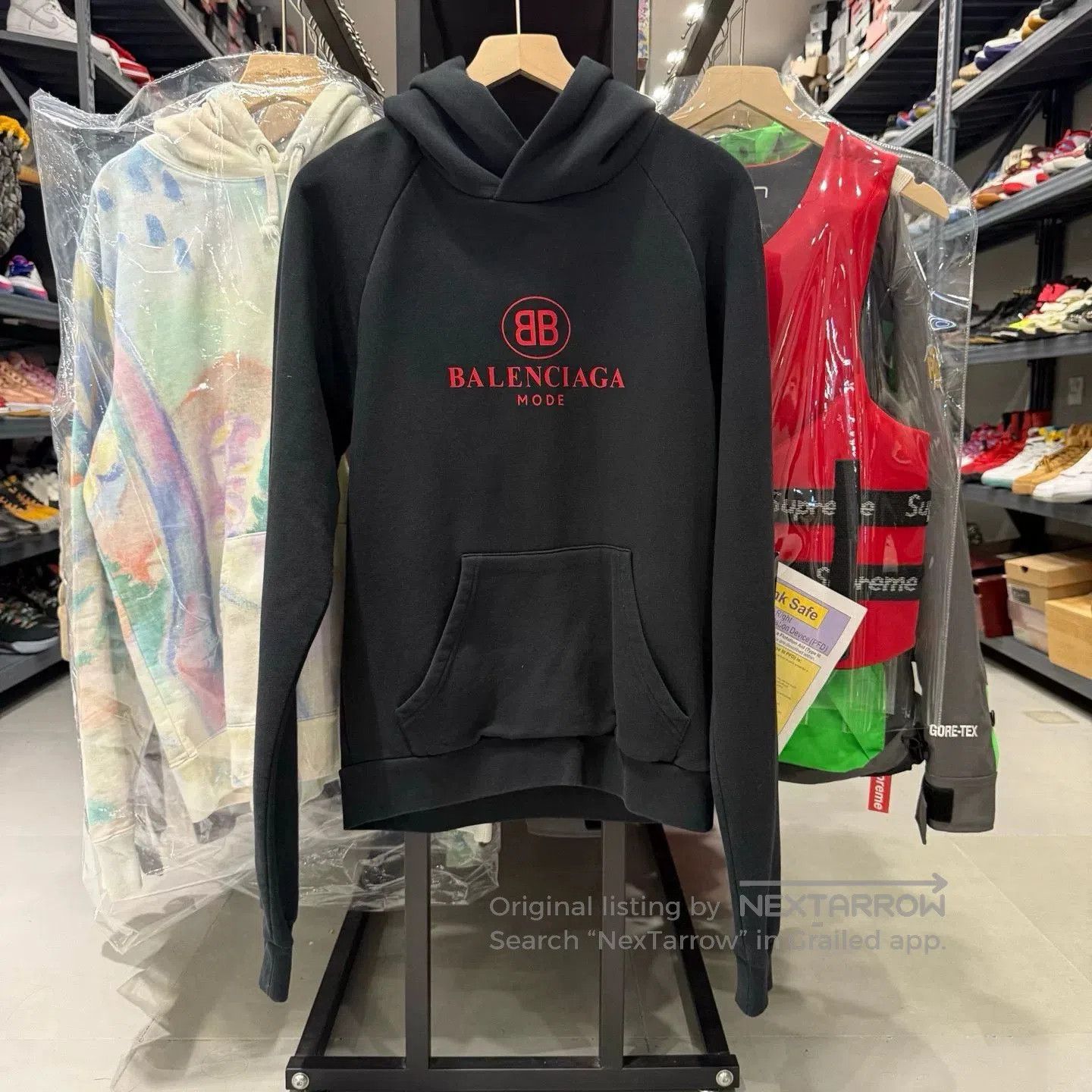 Balenciaga balenciaga red logo hoodie for men. Size US M / EU 48-50 / 2 - 1 Thumbnail