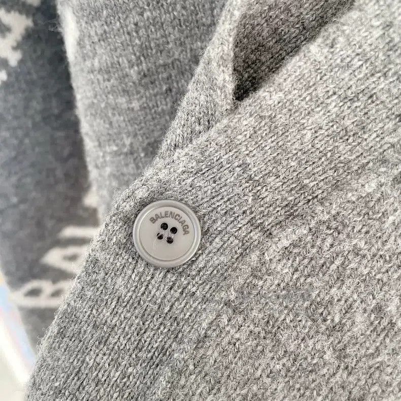 Balenciaga Balenciaga Striped Logo Cardigan Size US S / EU 44-46 / 1 - 5 Thumbnail