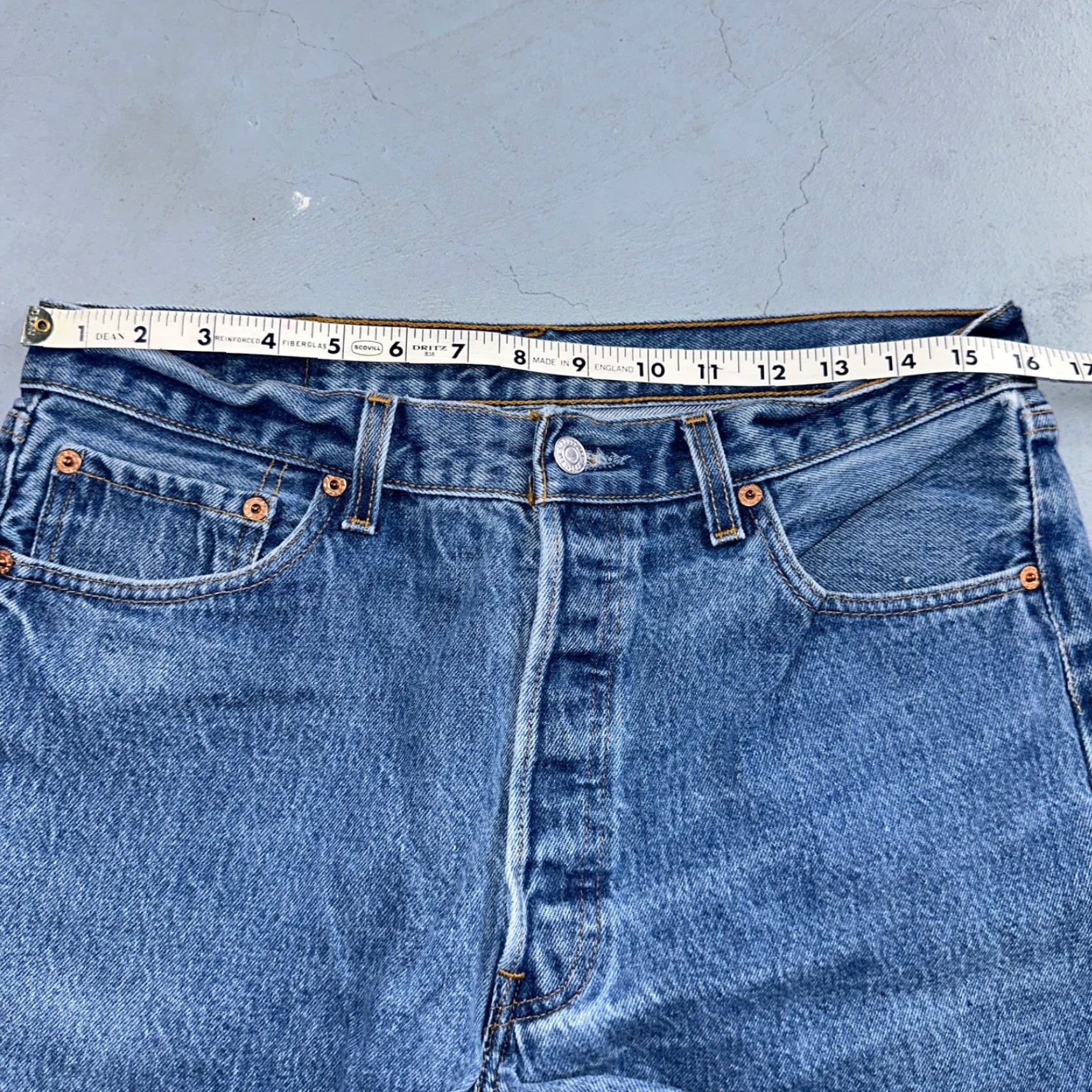 Levi's VINTAGE Levi's 501 Jeans Men Medium Blue 90s USA Straight Fit Denim 34in Inseam Size US 35 - 7 Thumbnail