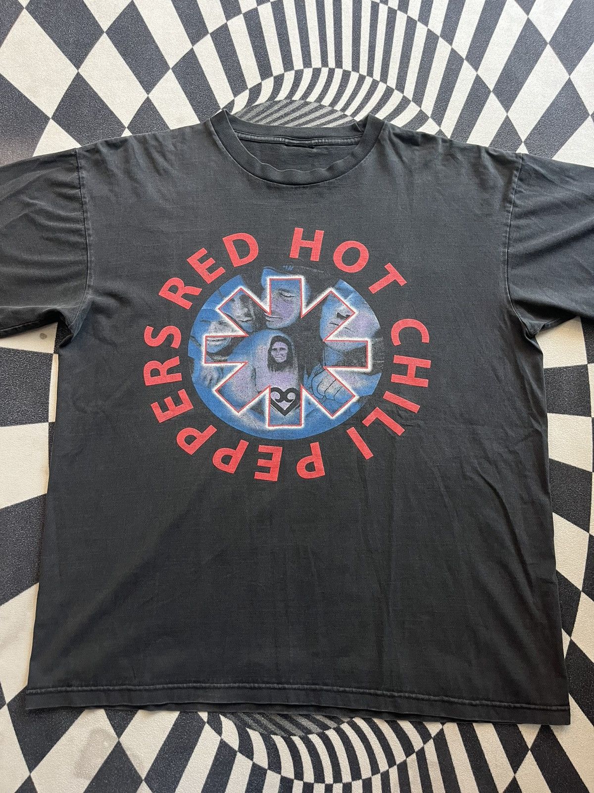 Band Tees Vintage RED HOT CHILI PEPPERS 90’s Band Tshirt Size US XL / EU 56 / 4 - 4 Thumbnail