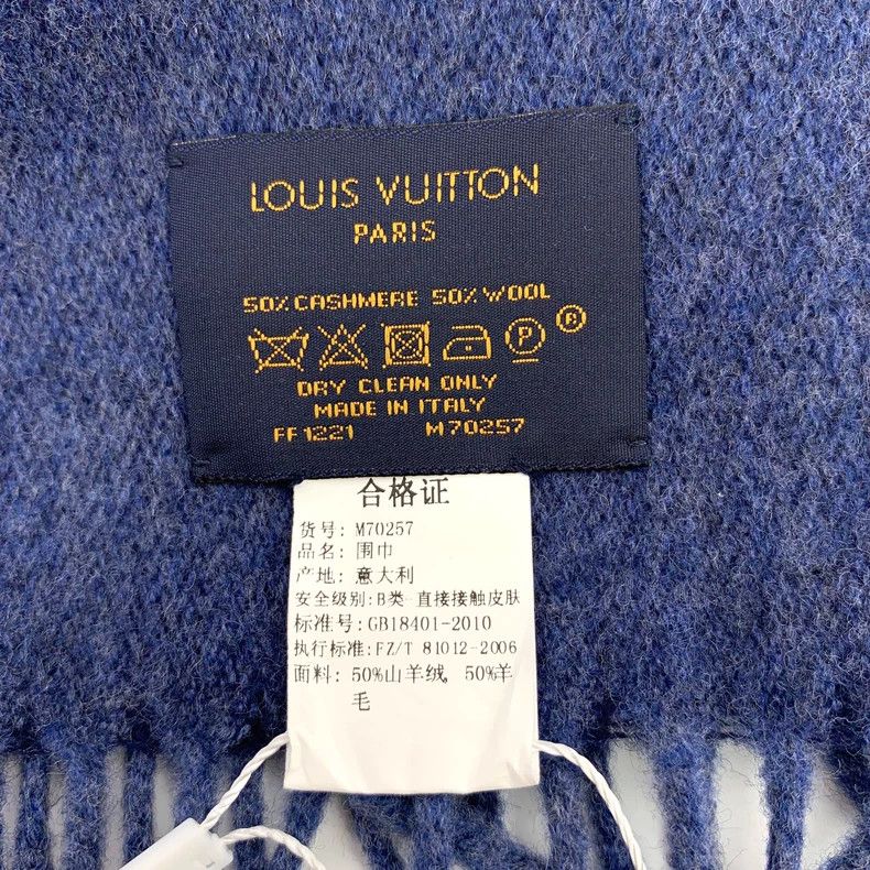 Louis Vuitton Louis Vuitton Dark blue logo, old flower, printed cashmere Size ONE SIZE - 8 Thumbnail