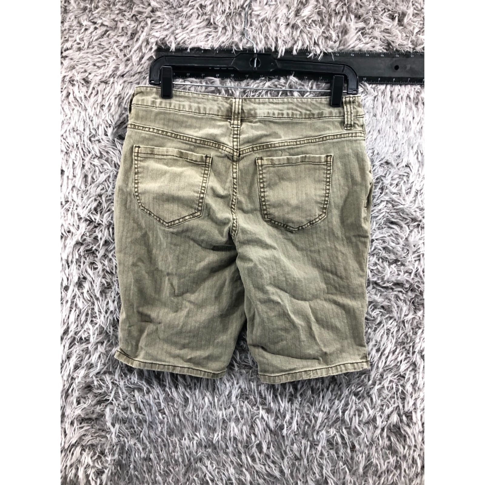Vintage Christopher & Banks Bermuda Shorts Womens Size 6 Mid Rise Beige Medium Wash Denim 5-Pocket Classic Casual Womens Bermuda Shorts Size 28" / US 6 / IT 42 - 4 Thumbnail