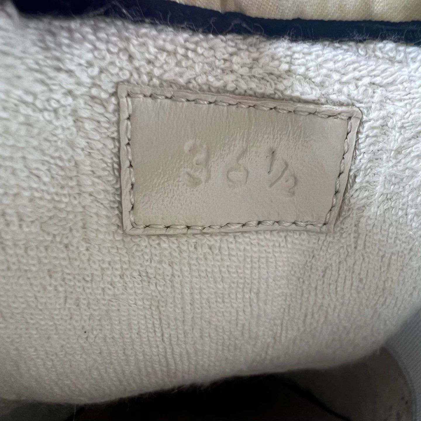 Gucci Gucci Distressed Rhinestone Logo Sneakers 36.5 Size US 6.5 / IT 36.5 - 8 Thumbnail