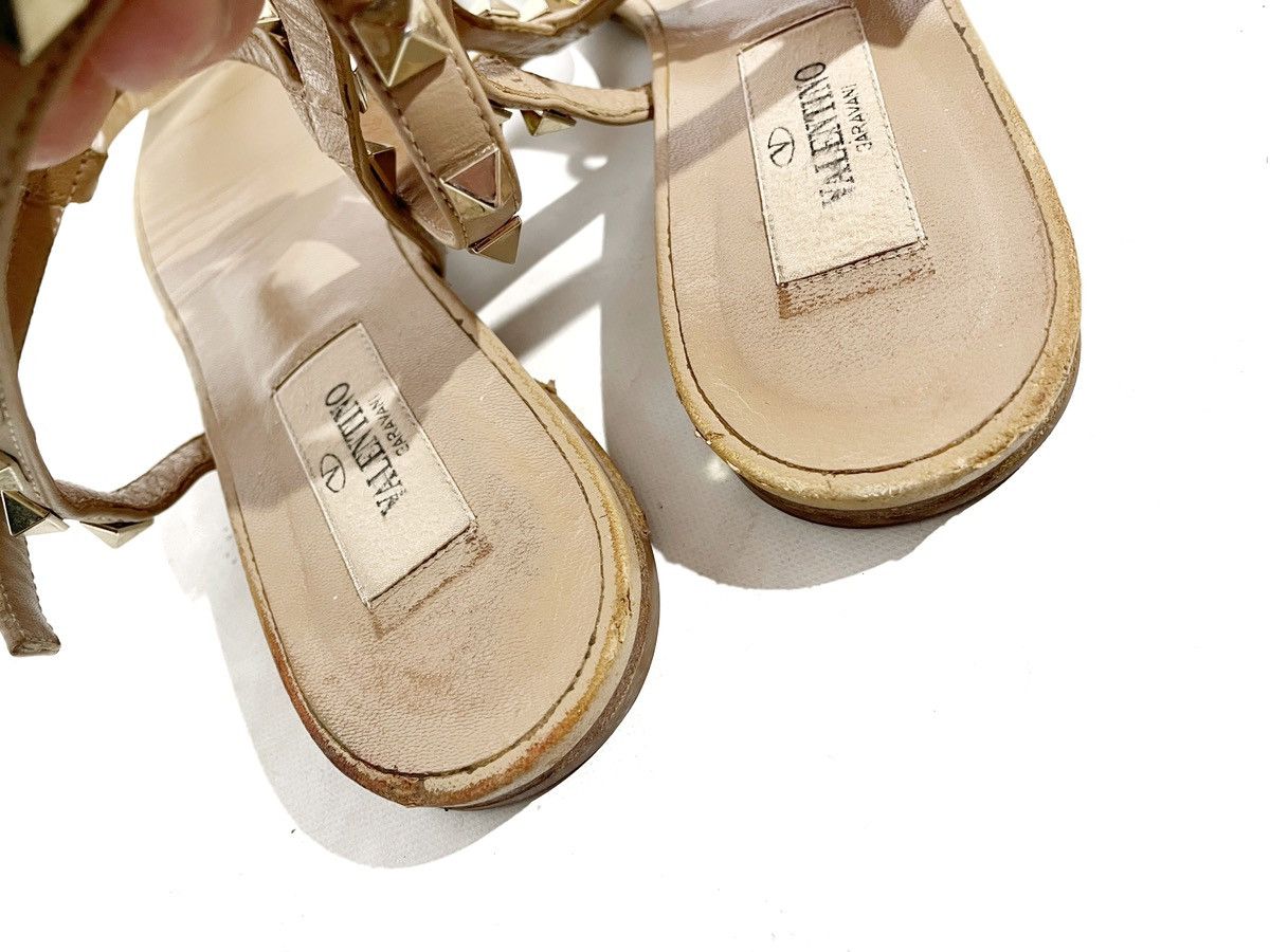 Designer × Valentino Valentino Garavani Beige Leather Sandal Women 36 Rockstud Size US 6 / IT 36 - 6 Thumbnail