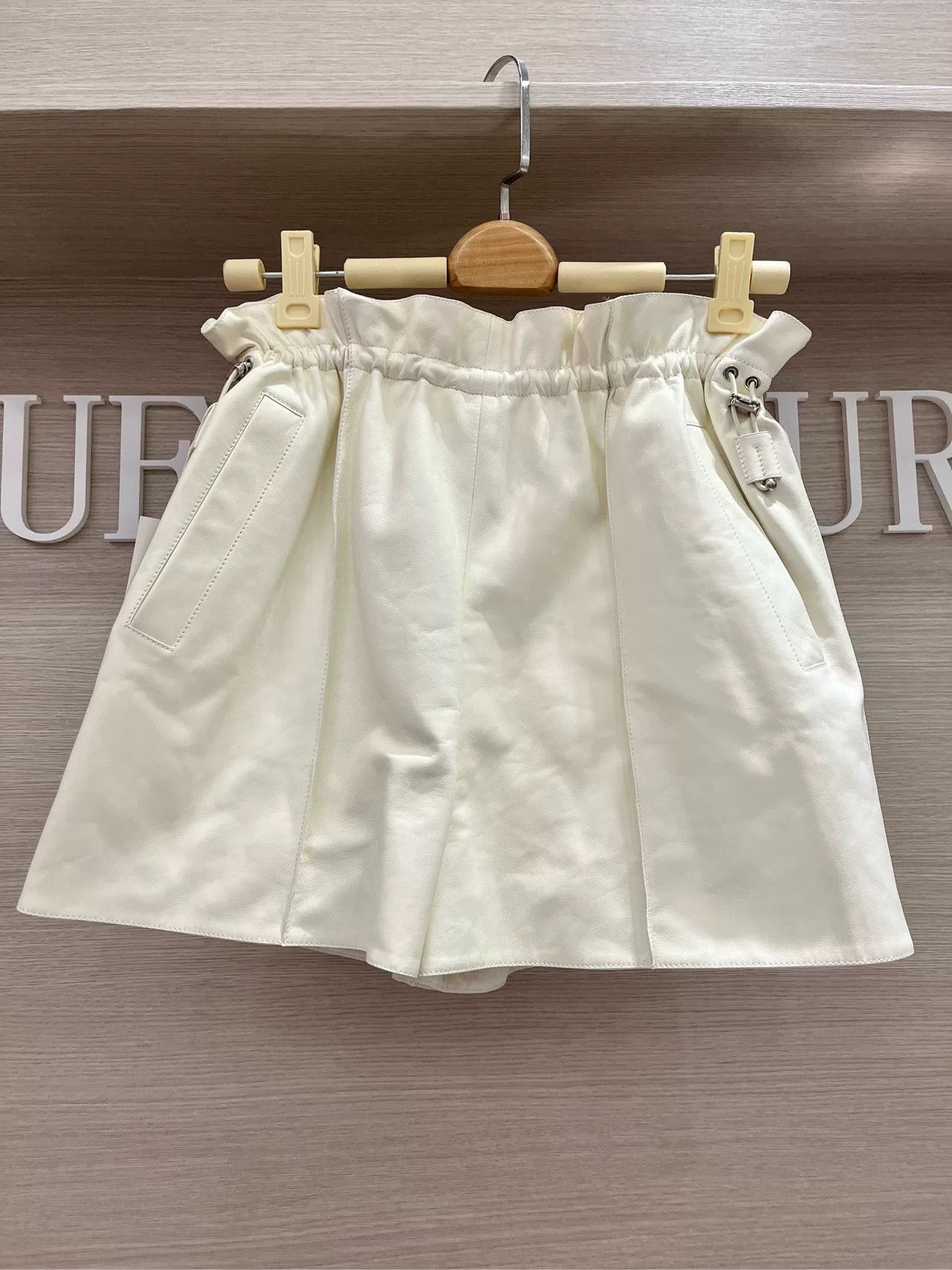 Hermes Hermes White Leather Shorts 34 Size US 34 / EU 50 - 1 Thumbnail