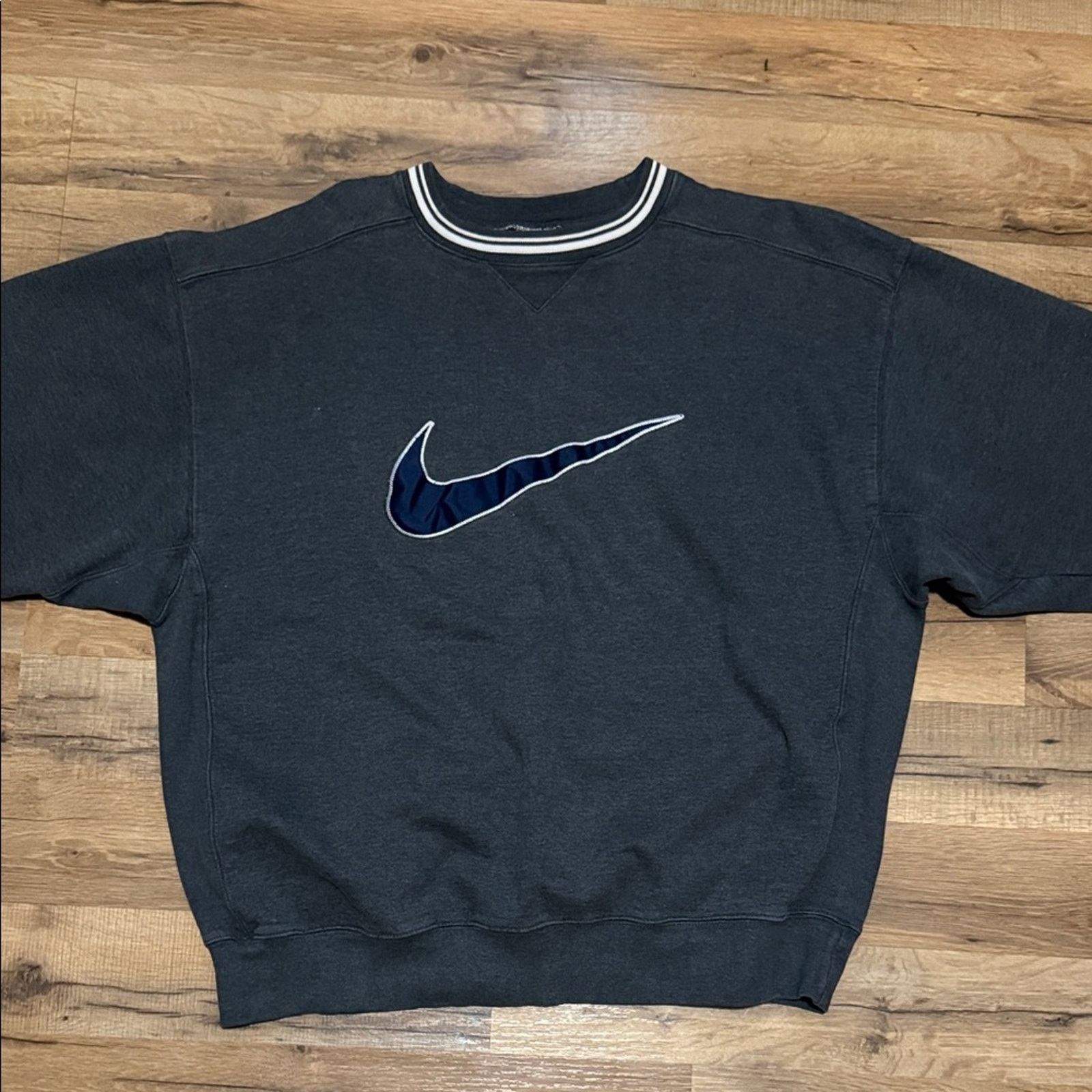 Nike 90s Nike Big Center Swoosh Crewneck Sweatshirt Size US L / EU 52-54 / 3 - 2 Thumbnail