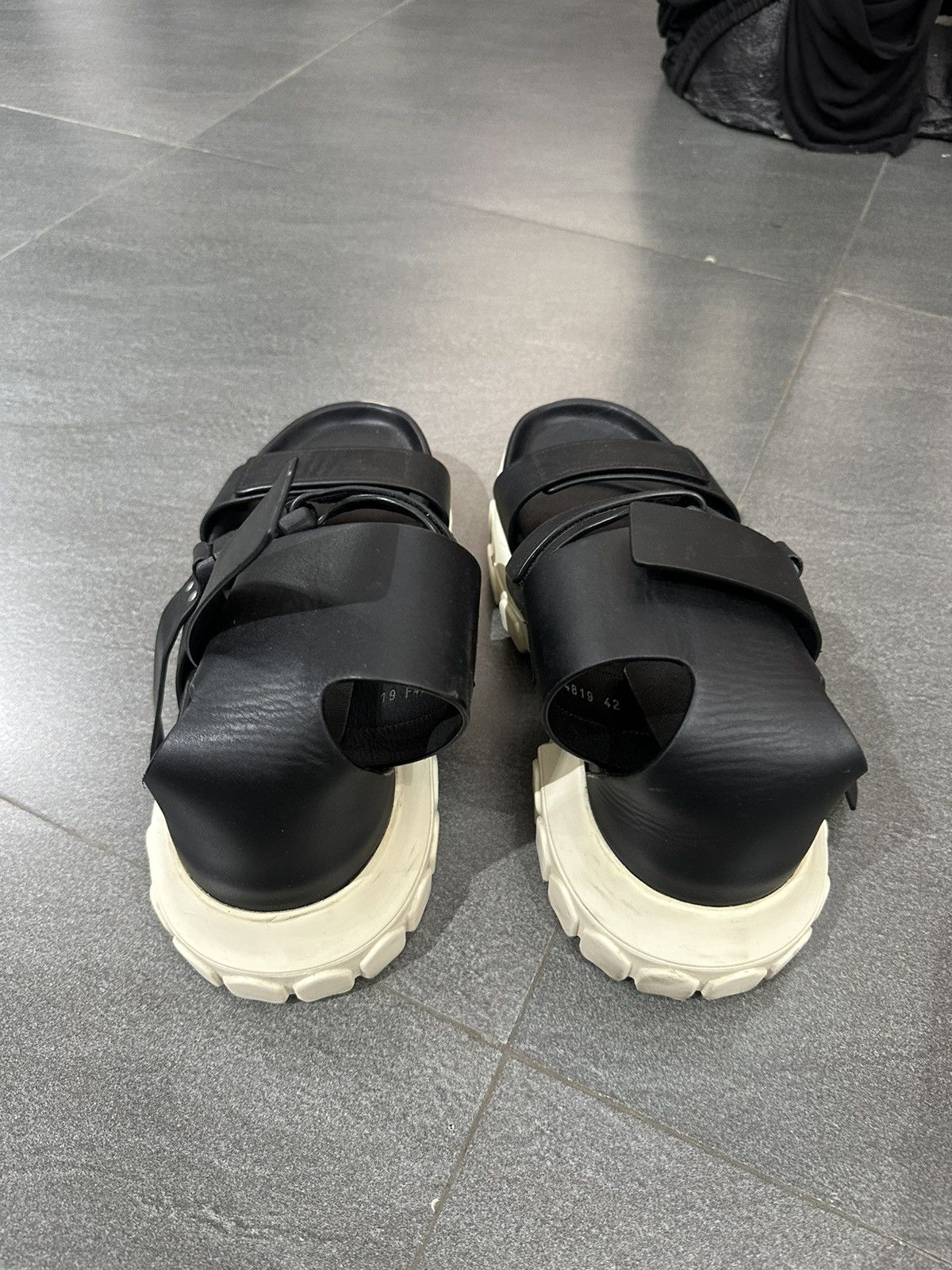 Rick Owens Rick Owens Black Leather Tractor Sandals Size US 9 / EU 42 - 2 Thumbnail