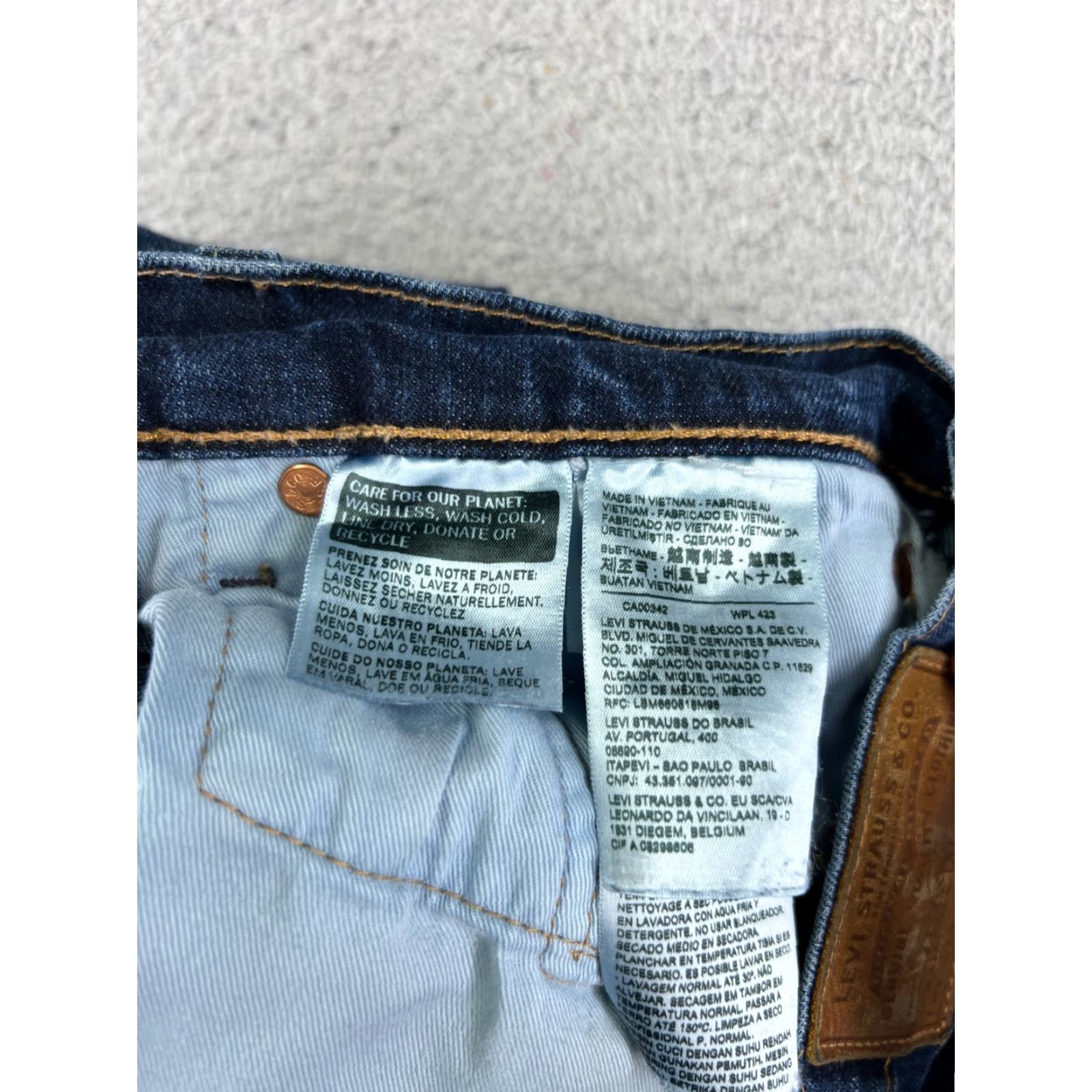 Levi's VINTAGE Levi's Jeans 514 32x30 Blue Denim 5-Pocket Cotton Blend Regular Men Adult Dark Wash Size US 32 / EU 48 - 7 Thumbnail