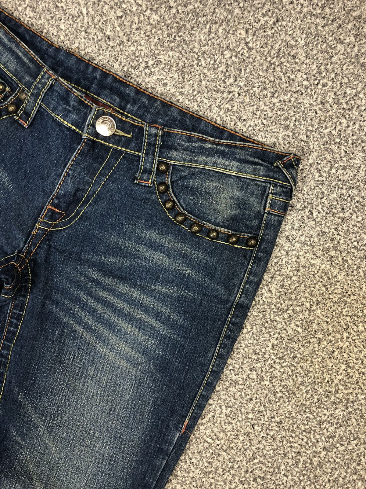 Japanese Brand Vintage True Religion Joey Studded Twisted Flare Jeans Size 32" / US 10 / IT 46 - 6 Thumbnail