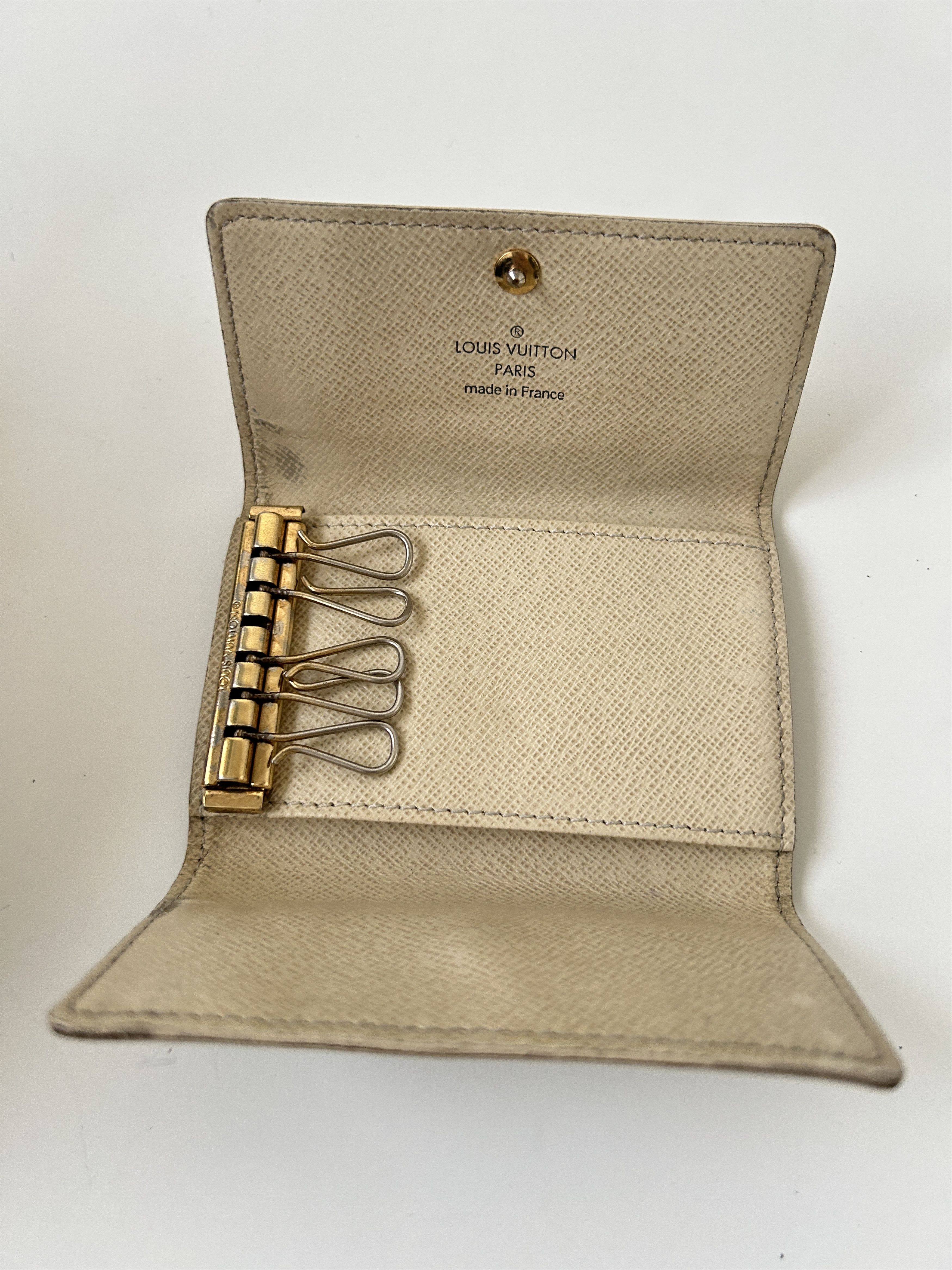 Louis Vuitton Louis Vuitton damier azur key holder Size ONE SIZE - 12 Thumbnail