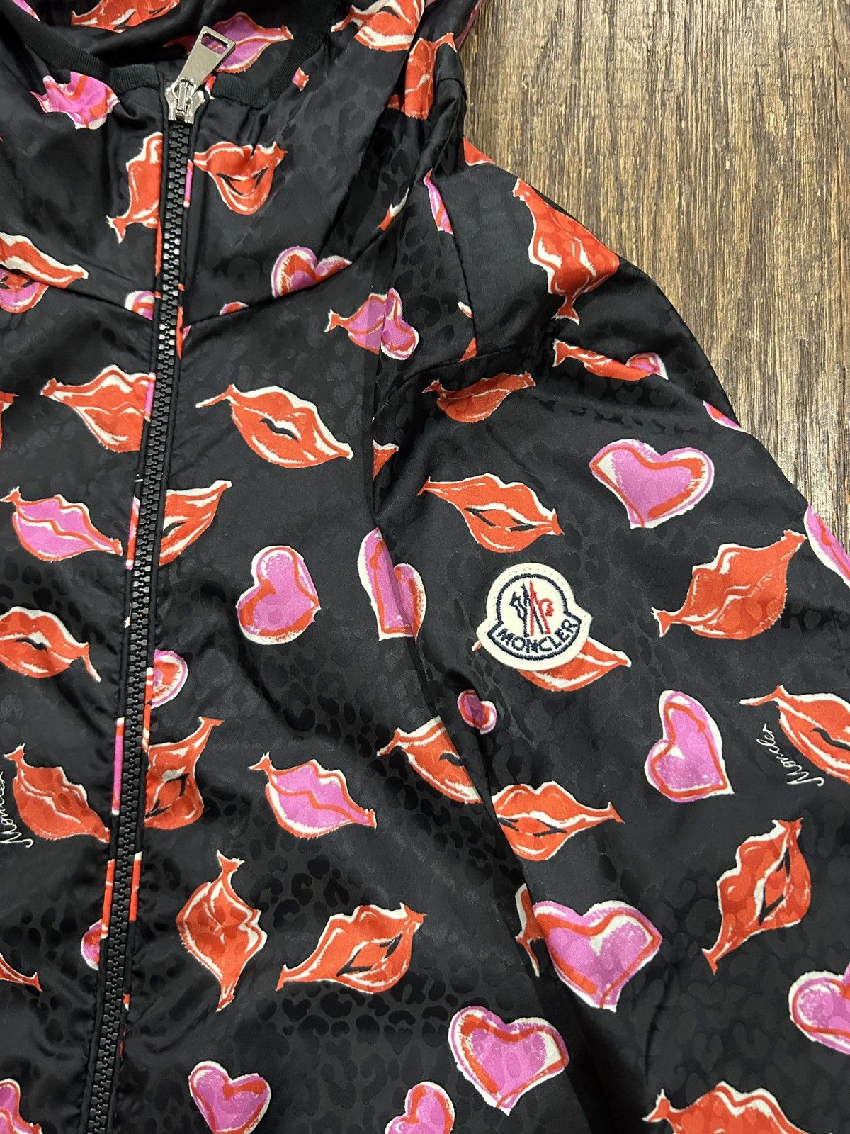Moncler Moncler Lips and Heart Jacket Size XS / US 0-2 / IT 36-38 - 2 Thumbnail