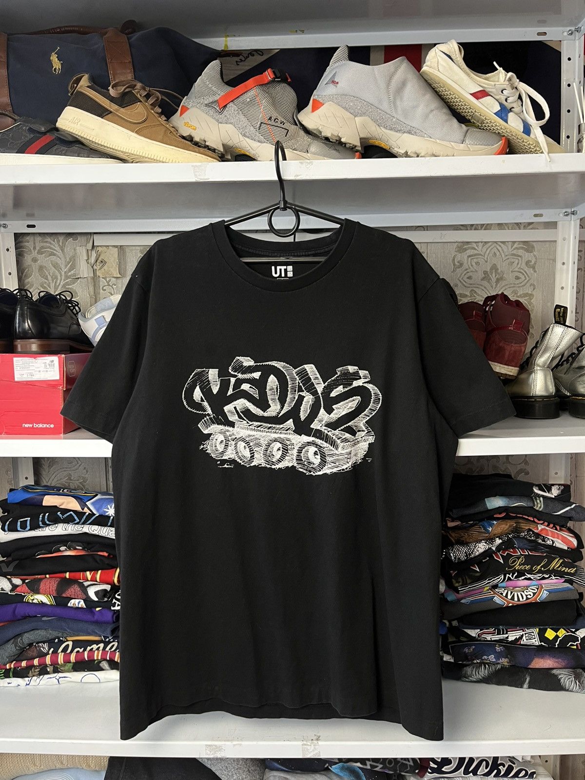 Japanese Brand Uniqlo x kaws grafitti spellout T shirt USA Size US L / EU 52-54 / 3 - 1 Thumbnail