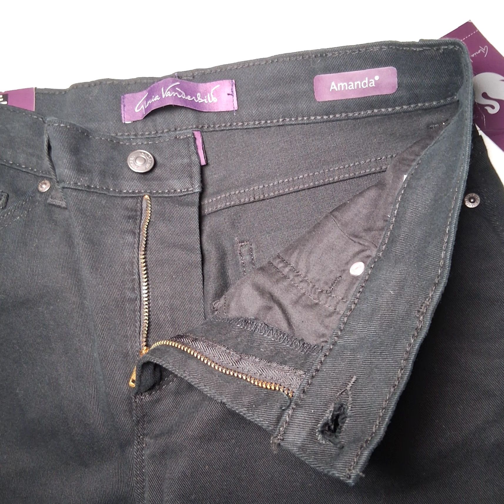 Gloria Vanderbilt VINTAGE Gloria Vanderbilt Amanda Jeans Short Black Stretch Tapered 8 SHORT 30" Inseam 5-Pocket Womens Jeans Men? No. Size 30" / US 8 / IT 44 - 6 Thumbnail