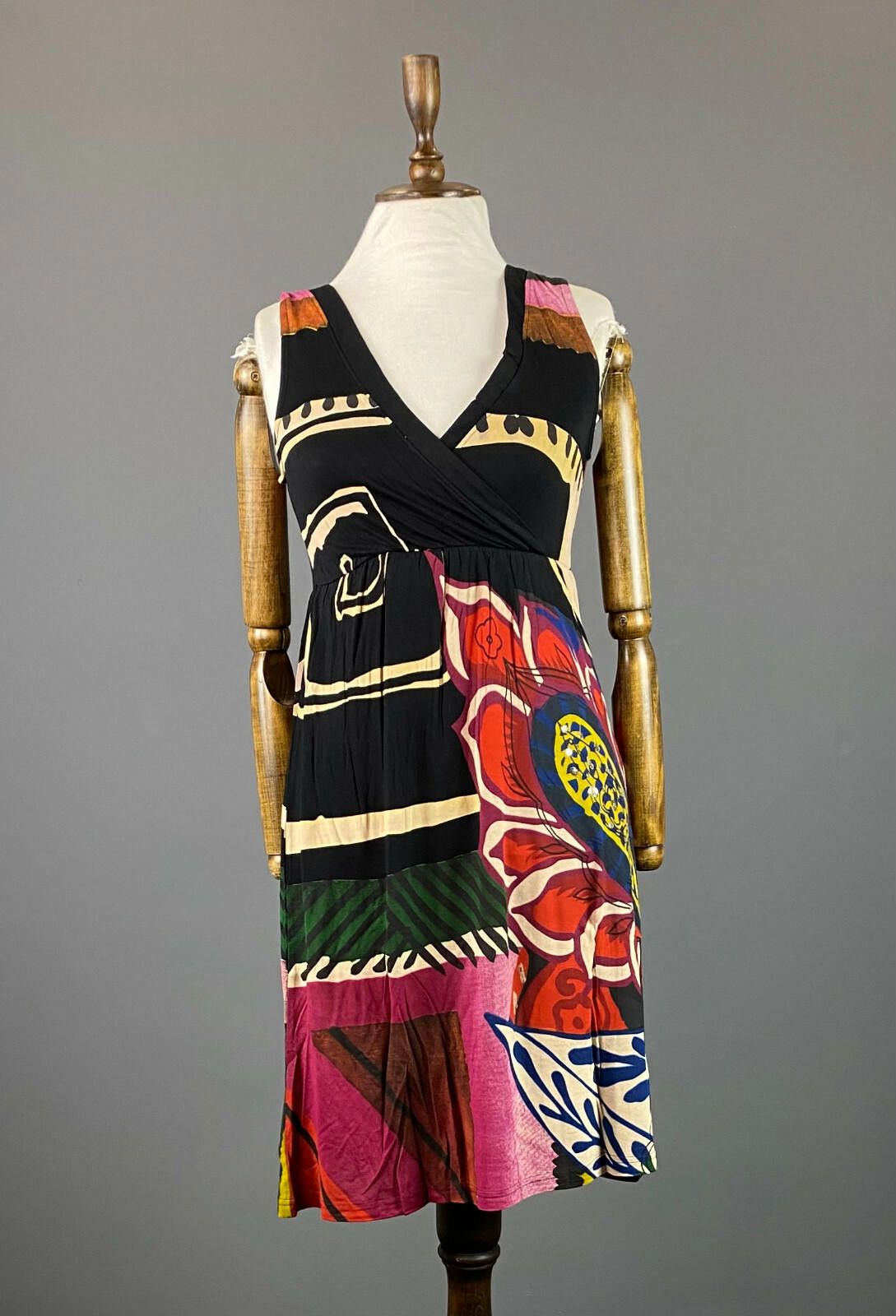 Desigual NWT Desigual Black Floral Knee Leght A-line Dress Size S Size S / US 4 / IT 40 - 1 Thumbnail
