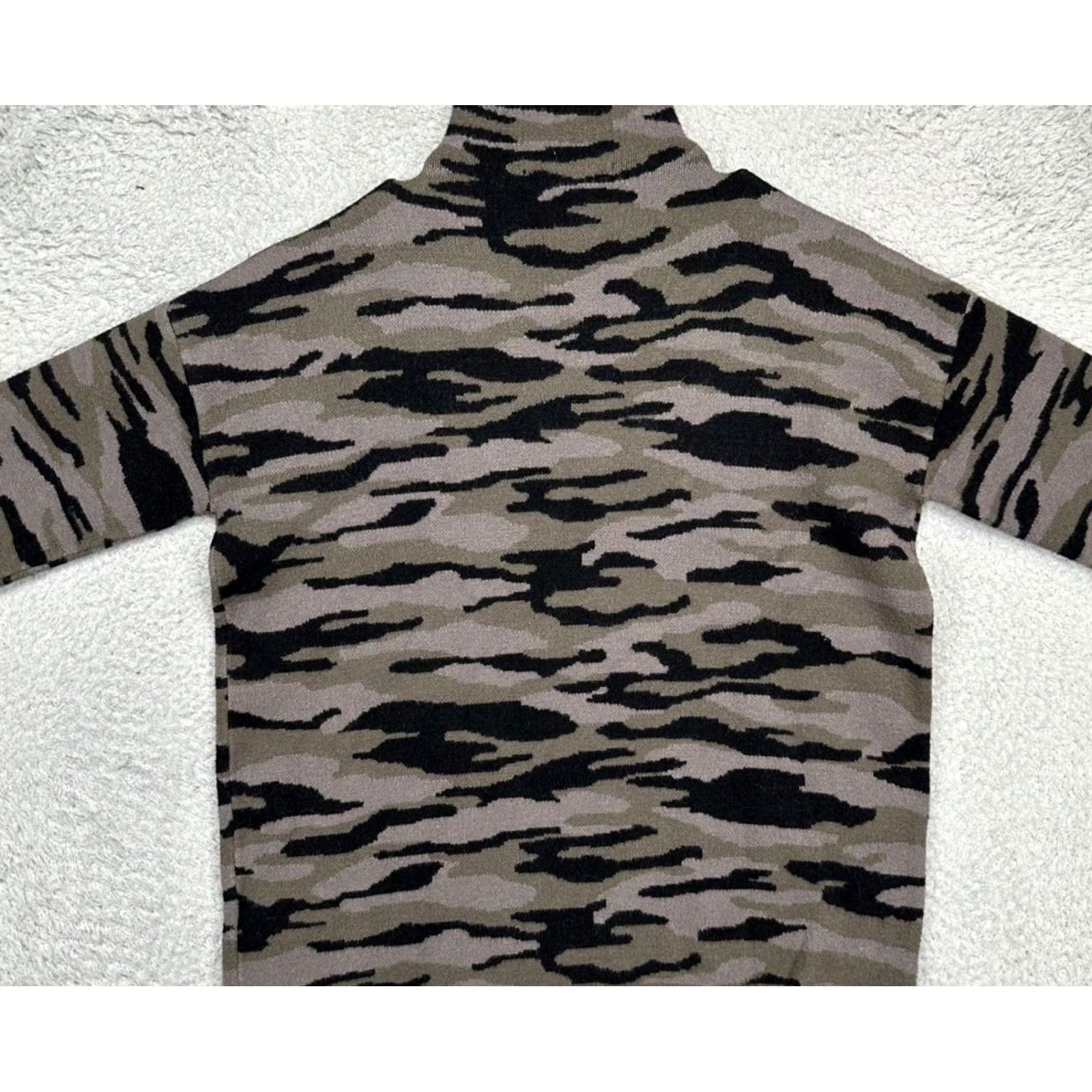 Vintage Tahari Sweater Womens Medium Grey Camo Nylon Blend Turtle Neck Sweatshirt Ladies Size M / US 6-8 / IT 42-44 - 3 Thumbnail
