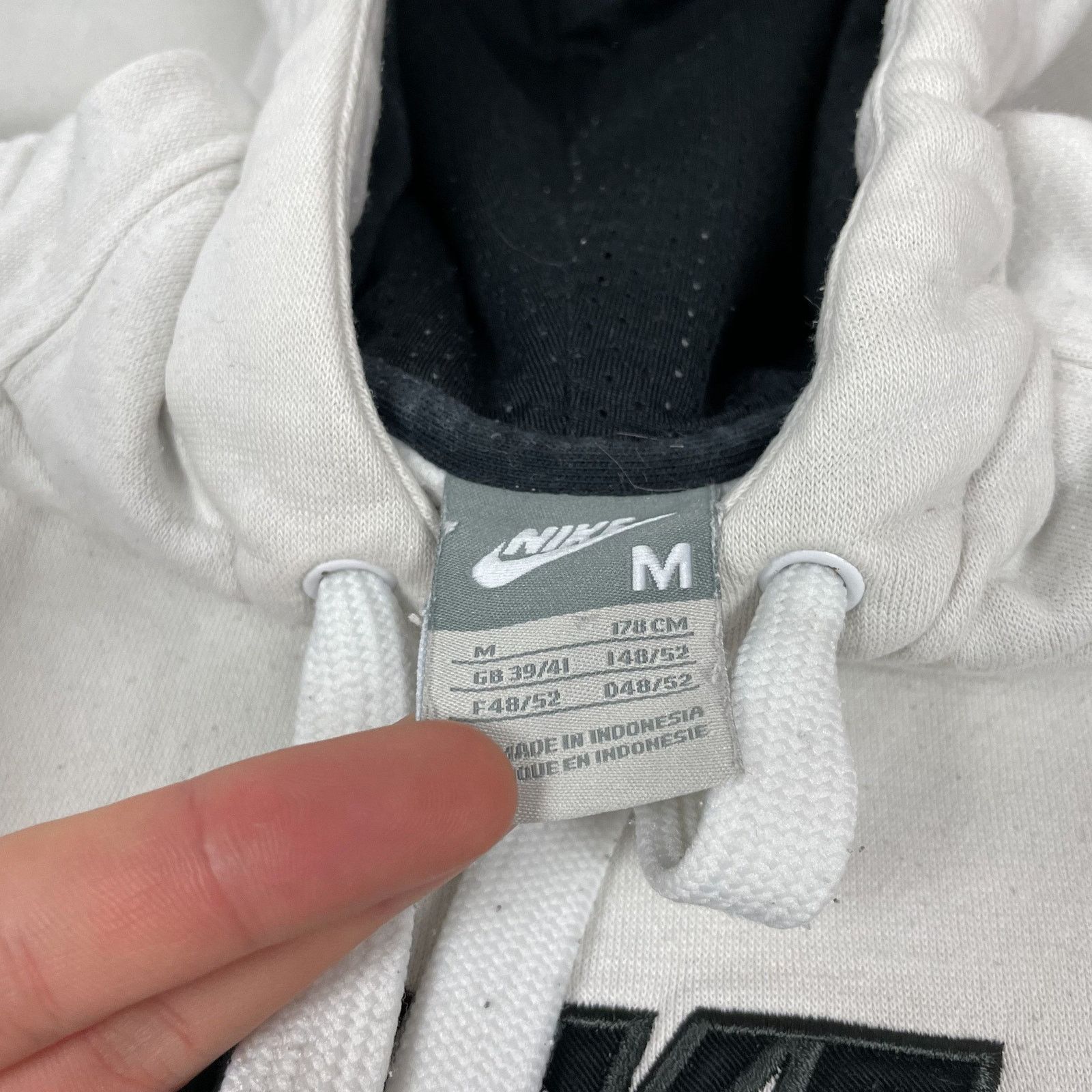 Nike × Vintage Nike Men White Swoosh Spellout Long Sleeve Pullover Hoodie M Size US M / EU 48-50 / 2 - 9 Thumbnail