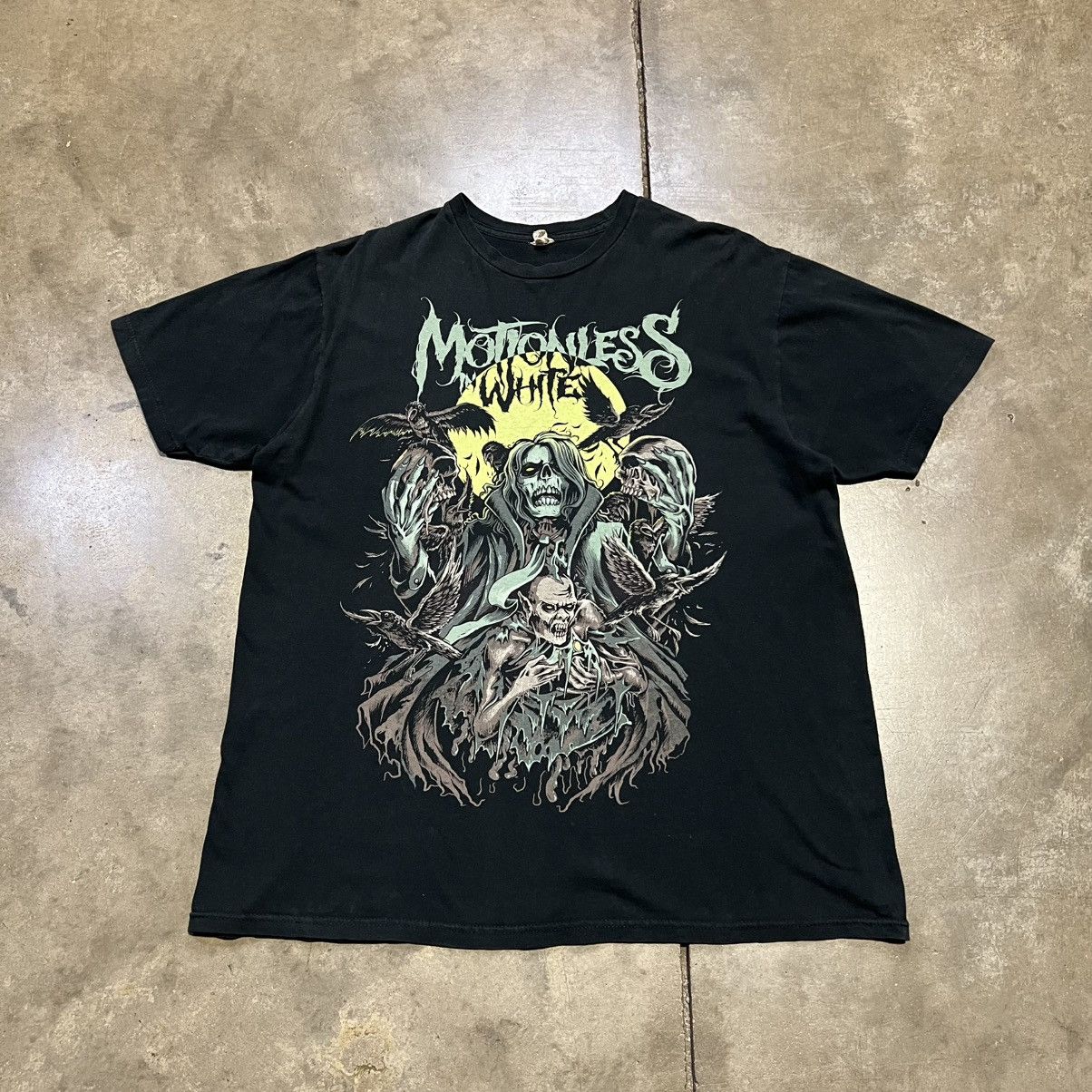 Band Tees Vintage Motionless in White Band Tee Grunge Punk Metal Y2K Size US XL / EU 56 / 4 - 1 Thumbnail