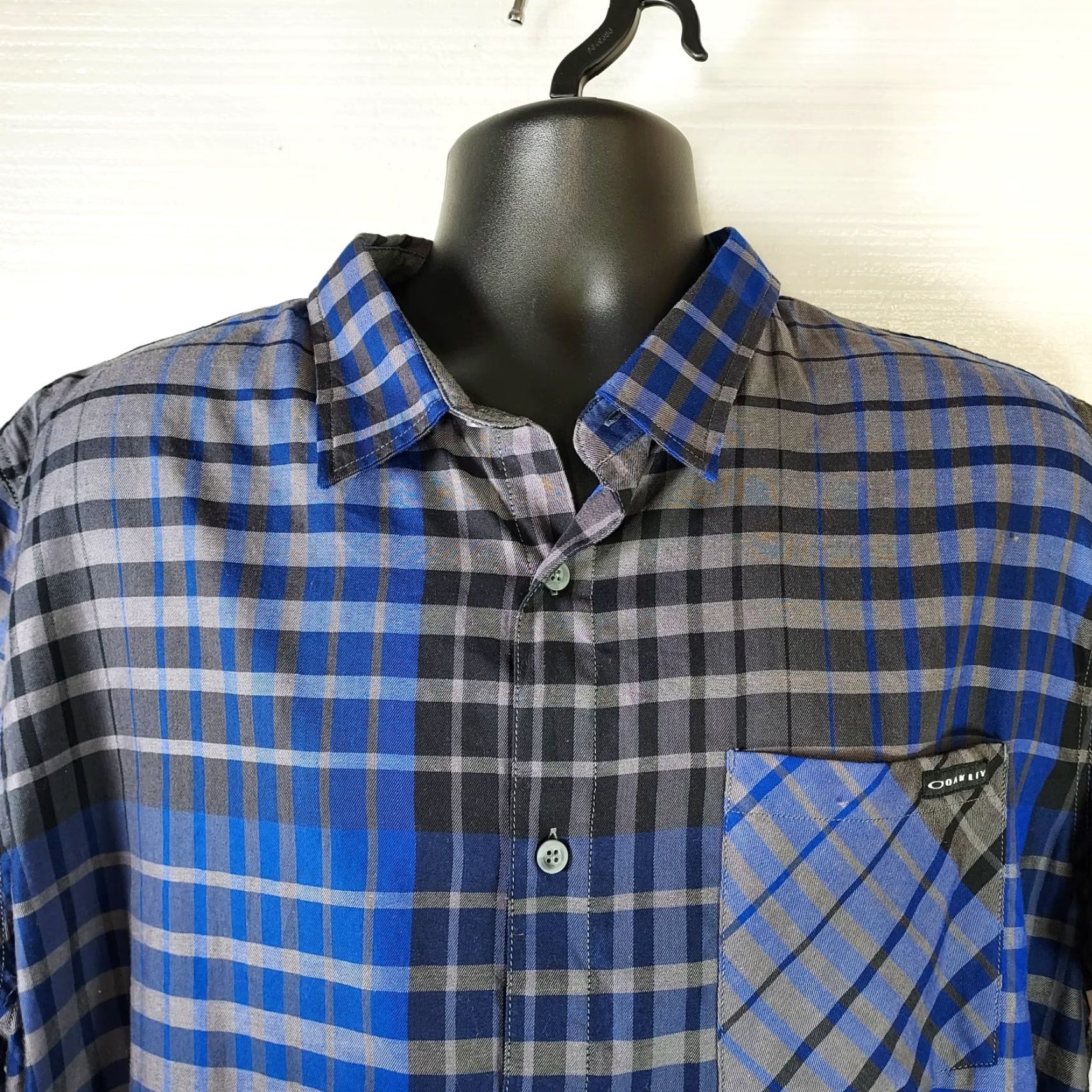Oakley Oakley Striped Shirt Mens XXL Short Sleeve Button-Down Grey/Black/Blue Plaid Cotton Polyester Knit Pocket Embroidered Casual Rock Size US XXL / EU 58 / 5 - 4 Thumbnail