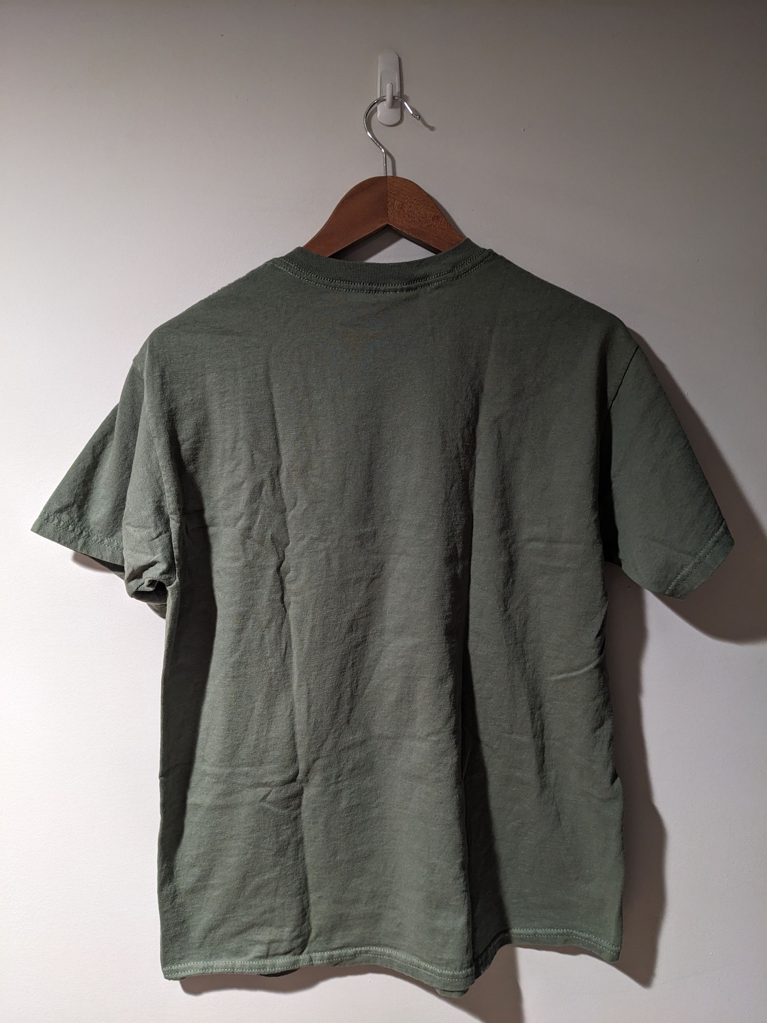 Gildan × Vintage Vintage 2005 Camping Chick Hiking Cute Center Logo T-Shirt Size US M / EU 48-50 / 2 - 5 Thumbnail