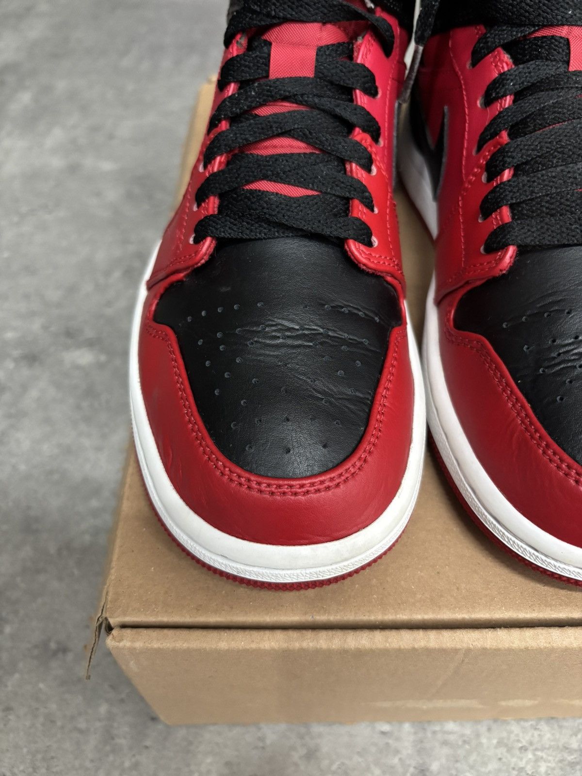 Jordan Brand Nike Air Jordan 1 Mid Reverse Bred Like New Streetwear Size US 7 / EU 40 - 6 Thumbnail